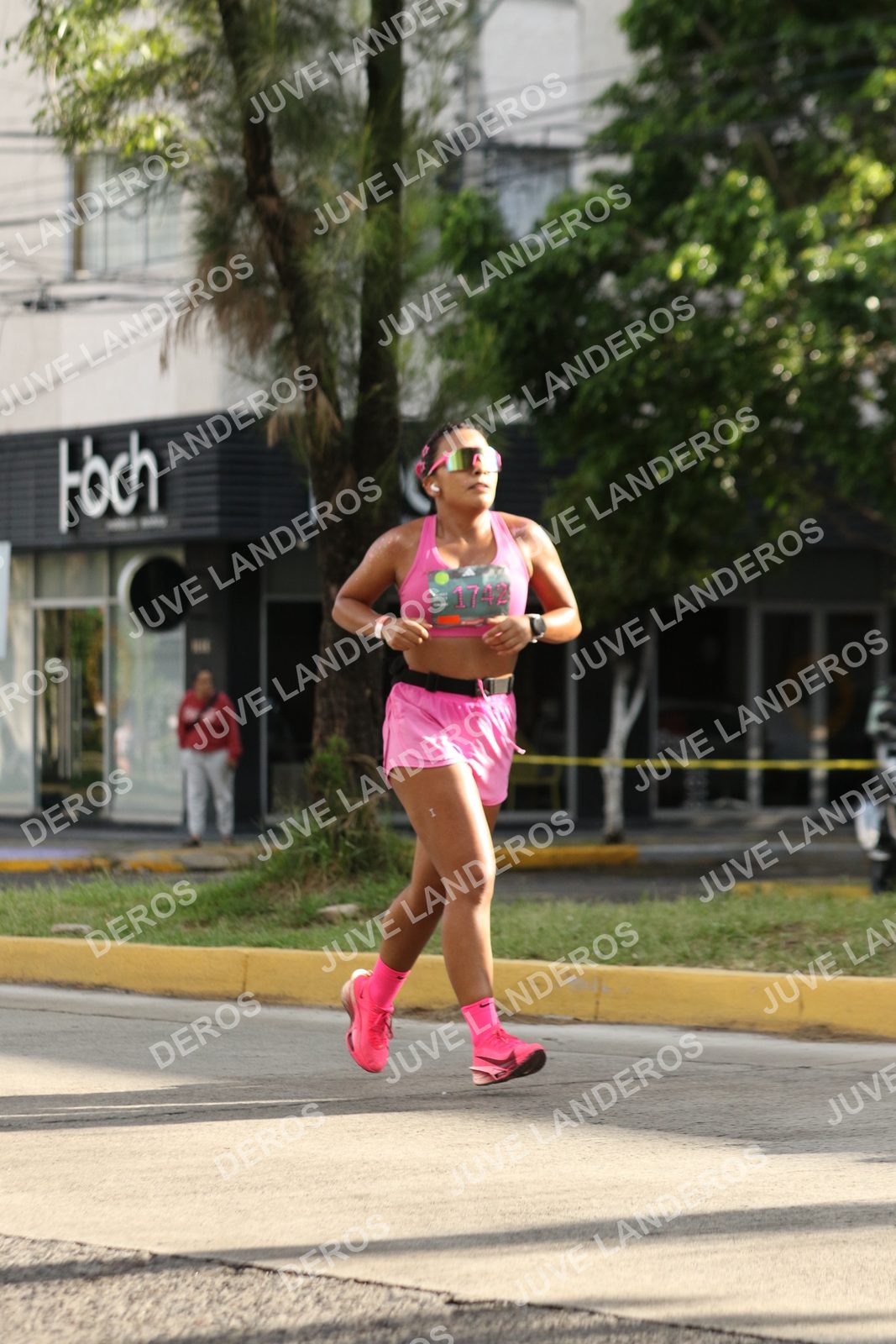 Foto de ADIDAS SPLITS GUADALAJARA 15K / 30K en Av. San Ignacio esquina Av. Ignacio L. Vallarta, Zapopan a las 08:56 · dorsal 1742