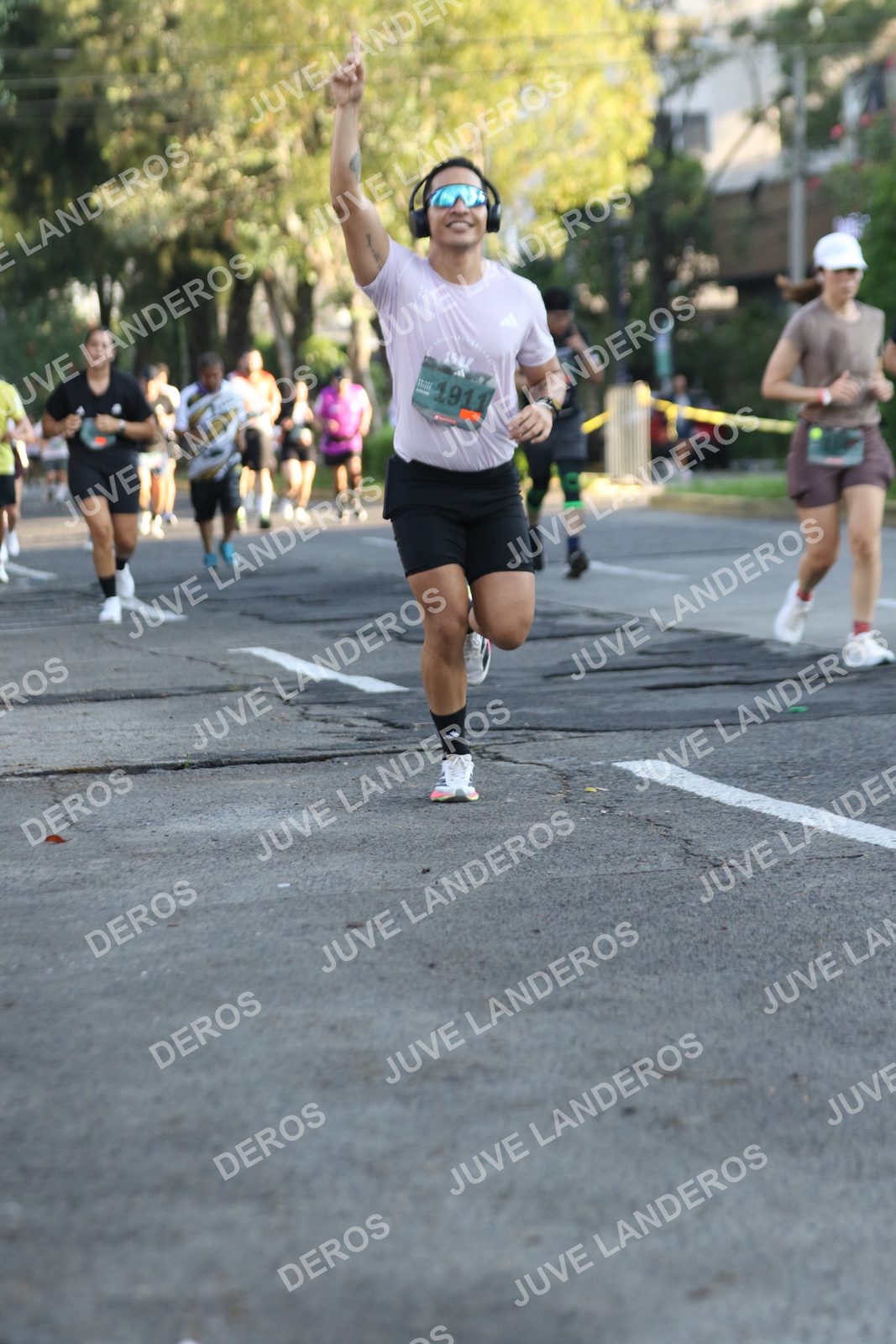Foto de ADIDAS SPLITS GUADALAJARA 15K / 30K en Av. San Ignacio esquina Av. Ignacio L. Vallarta, Zapopan a las 07:43 · dorsal 1911