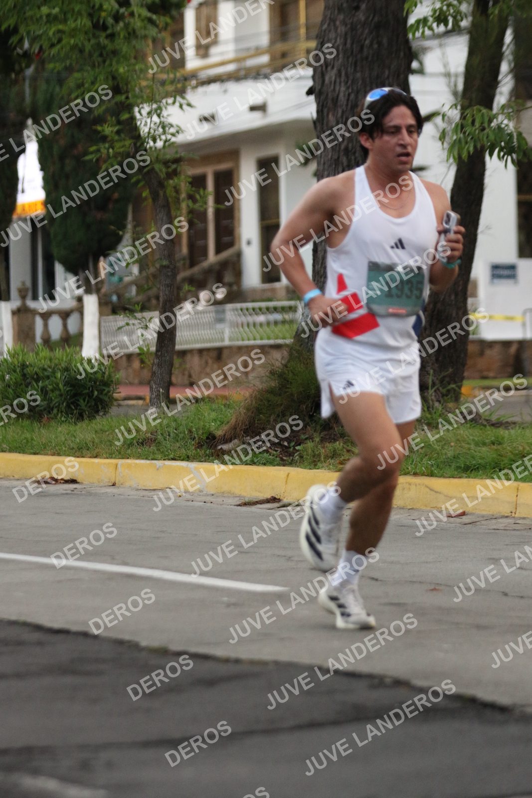 Foto de ADIDAS SPLITS GUADALAJARA 15K / 30K en Av. San Ignacio esquina Av. Ignacio L. Vallarta, Zapopan a las 06:50 · dorsal 1935