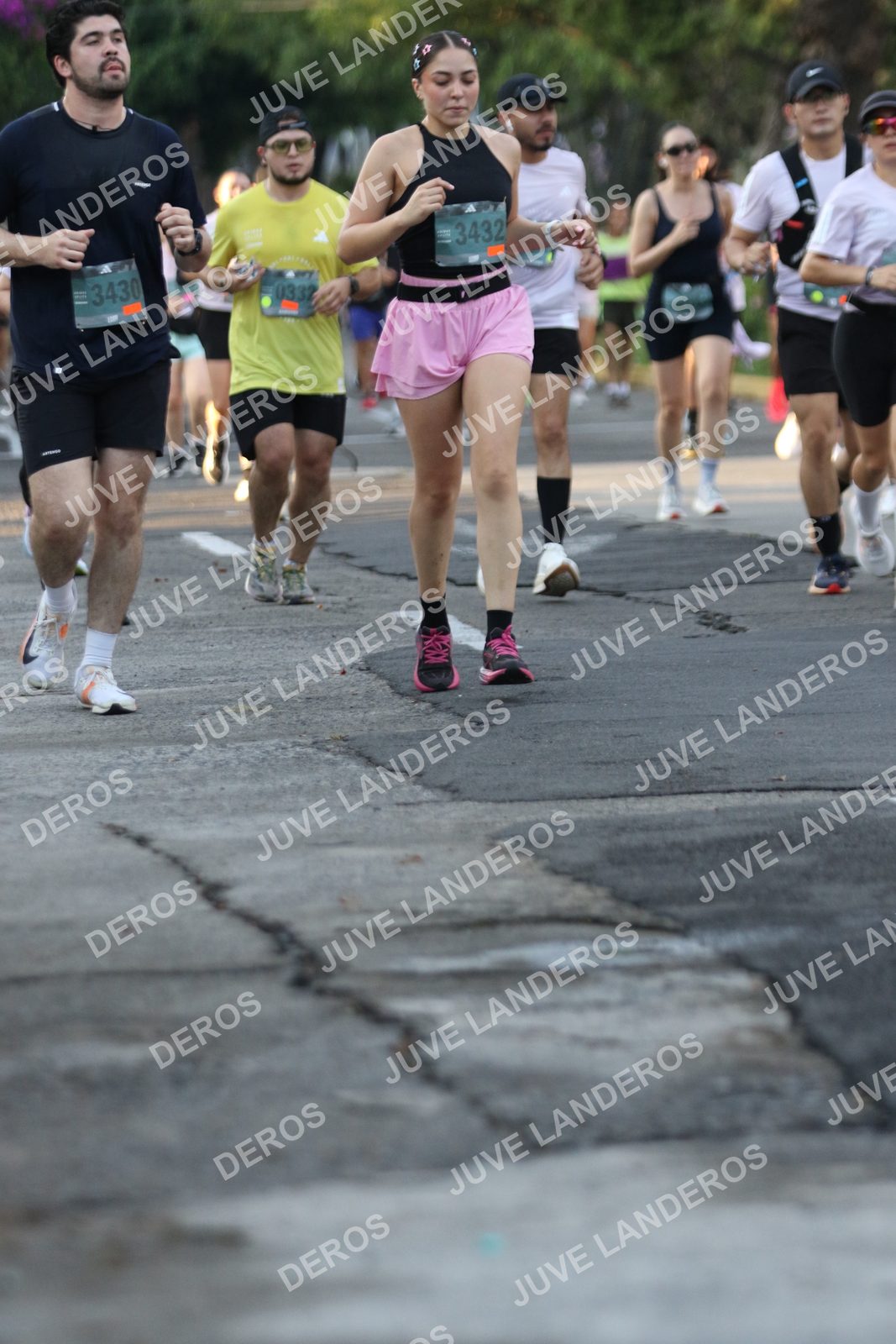 Foto de ADIDAS SPLITS GUADALAJARA 15K / 30K en Av. San Ignacio esquina Av. Ignacio L. Vallarta, Zapopan a las 07:16 · dorsal 3430, 3432, 332
