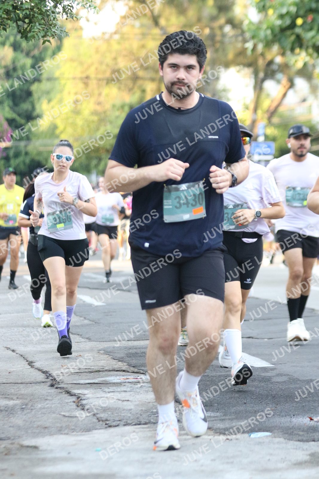 Foto de ADIDAS SPLITS GUADALAJARA 15K / 30K en Av. San Ignacio esquina Av. Ignacio L. Vallarta, Zapopan a las 07:16 · dorsal 3430, 3156