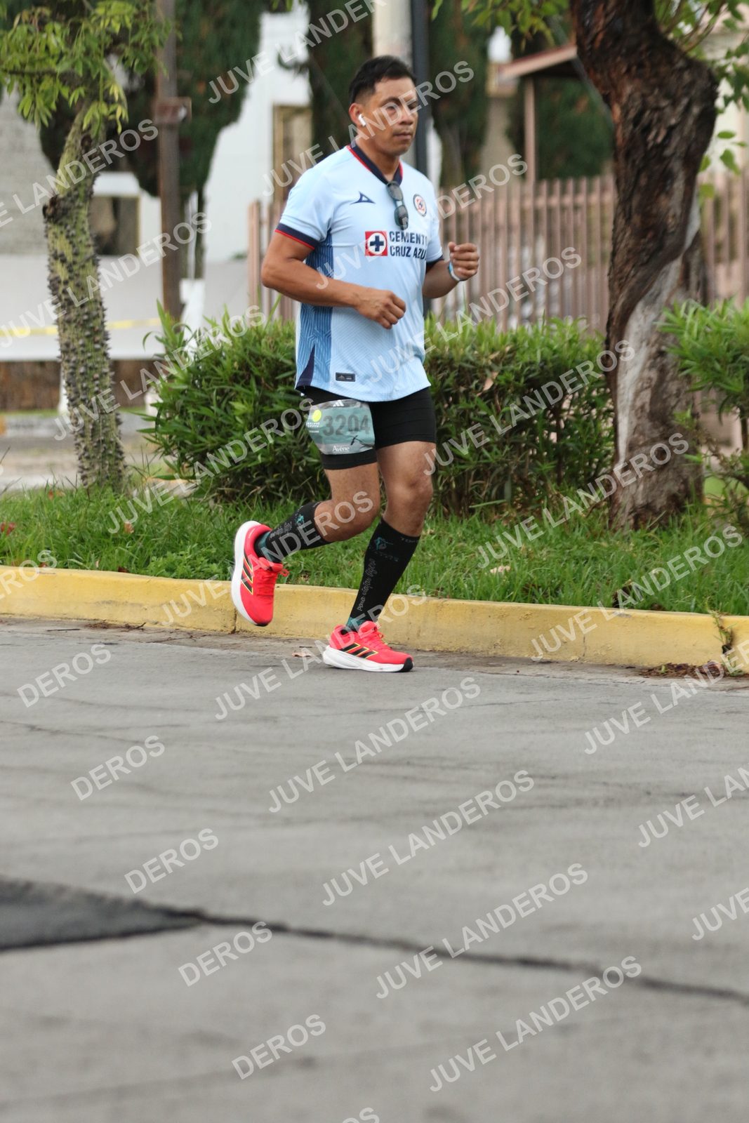 Foto de ADIDAS SPLITS GUADALAJARA 15K / 30K en Av. San Ignacio esquina Av. Ignacio L. Vallarta, Zapopan a las 06:57 · dorsal 3204