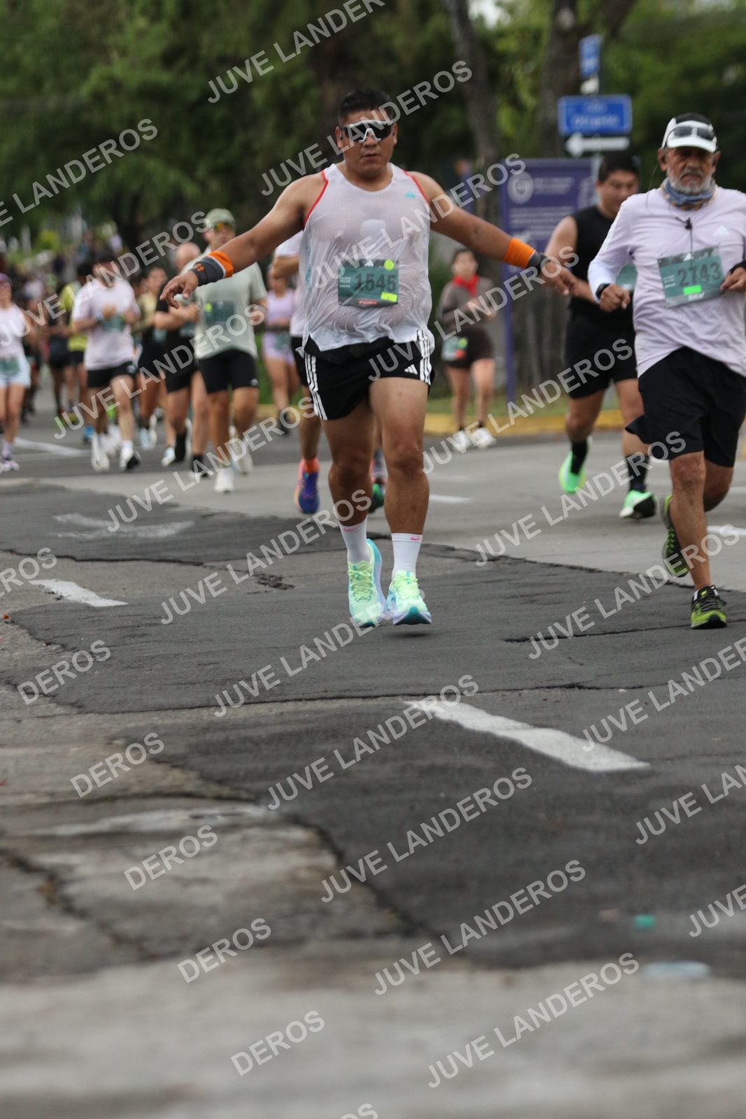 Foto de ADIDAS SPLITS GUADALAJARA 15K / 30K en Av. San Ignacio esquina Av. Ignacio L. Vallarta, Zapopan a las 06:57 · dorsal 2743, 1545