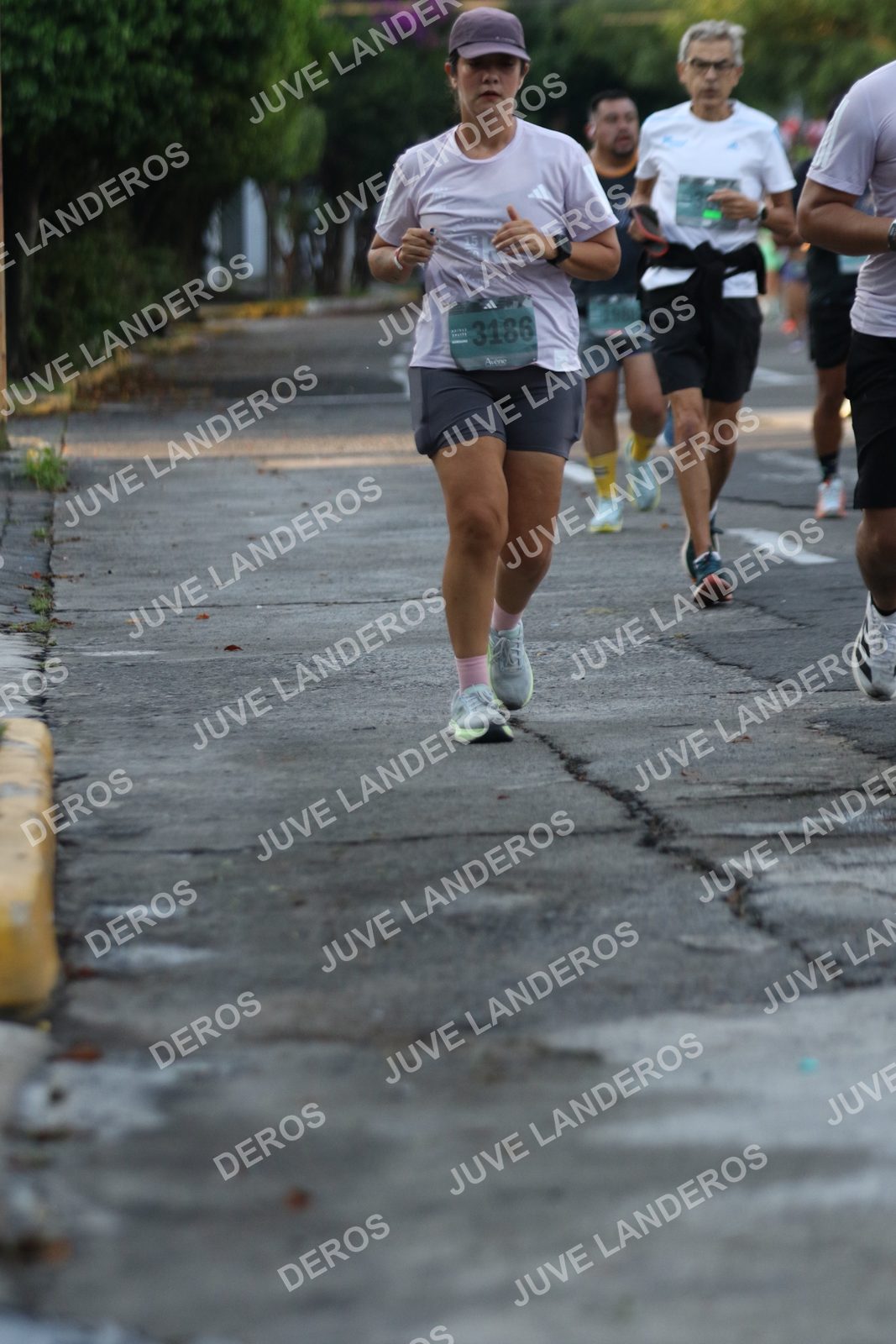 Foto de ADIDAS SPLITS GUADALAJARA 15K / 30K en Av. San Ignacio esquina Av. Ignacio L. Vallarta, Zapopan a las 07:16 · dorsal 3186