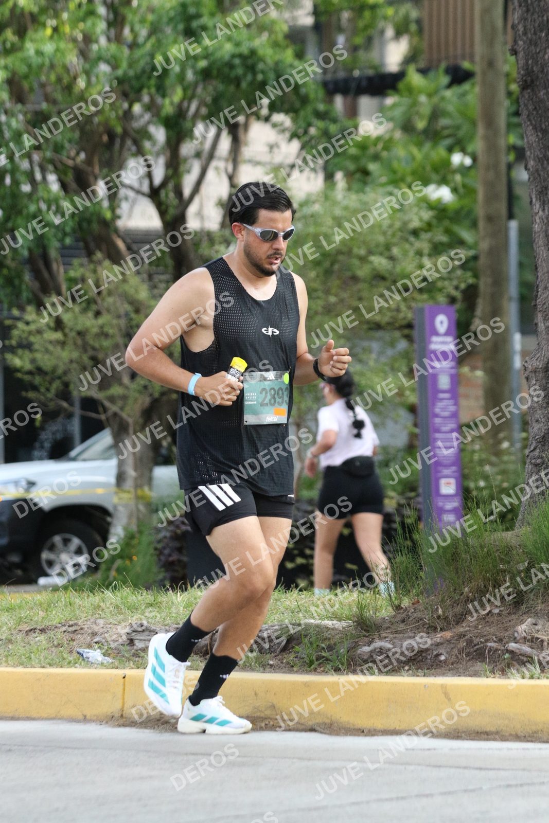 Foto de ADIDAS SPLITS GUADALAJARA 15K / 30K en Av. San Ignacio esquina Av. Ignacio L. Vallarta, Zapopan a las 08:42 · dorsal 2893