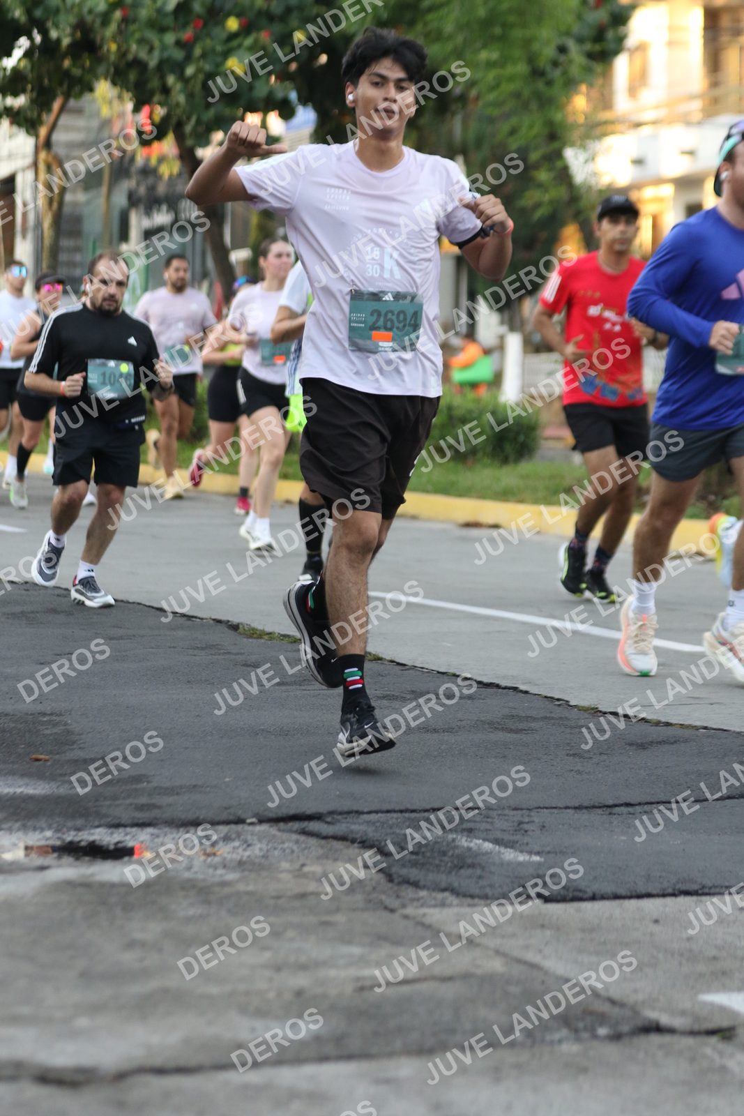 Foto de ADIDAS SPLITS GUADALAJARA 15K / 30K en Av. San Ignacio esquina Av. Ignacio L. Vallarta, Zapopan a las 07:07 · dorsal 2694, 30, 15, 1046