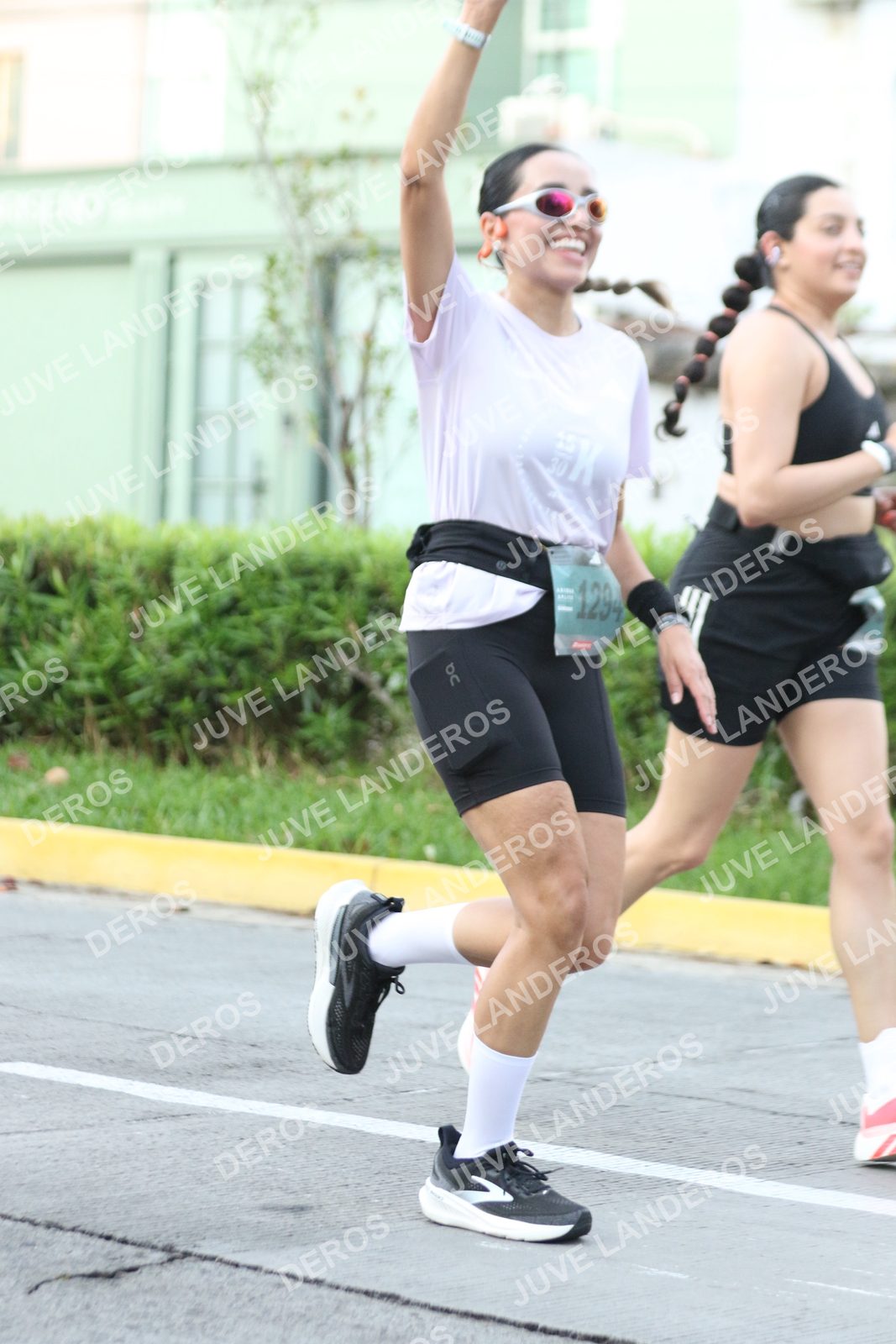 Foto de ADIDAS SPLITS GUADALAJARA 15K / 30K en Av. San Ignacio esquina Av. Ignacio L. Vallarta, Zapopan a las 07:18 · dorsal 1294, 30