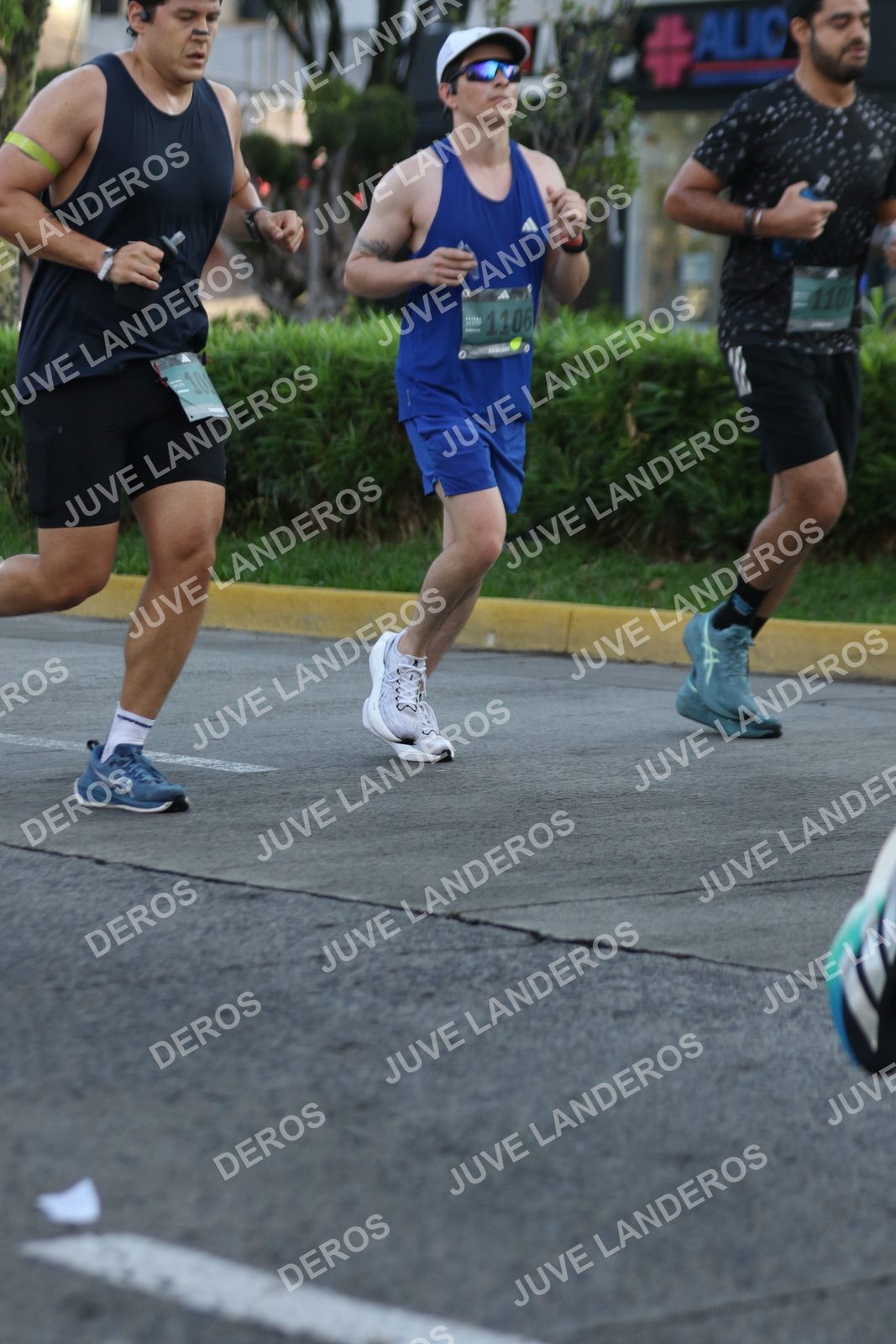 Foto de ADIDAS SPLITS GUADALAJARA 15K / 30K en Av. San Ignacio esquina Av. Ignacio L. Vallarta, Zapopan a las 07:34 · dorsal 1106, 1107