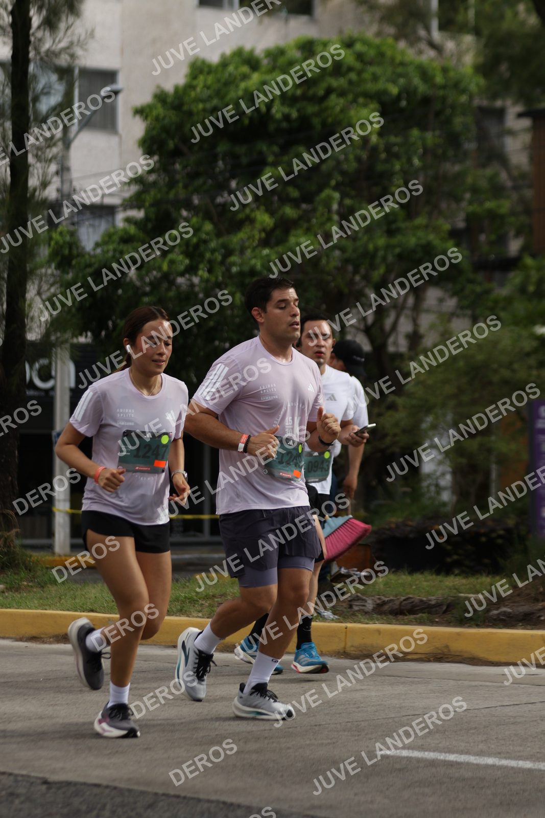 Foto de ADIDAS SPLITS GUADALAJARA 15K / 30K en Av. San Ignacio esquina Av. Ignacio L. Vallarta, Zapopan a las 09:10 · dorsal 1247, 943, 30, 15