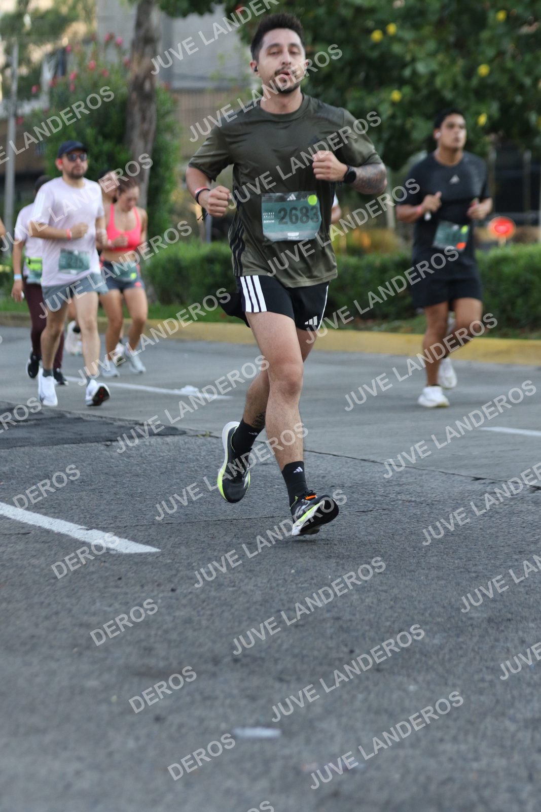 Foto de ADIDAS SPLITS GUADALAJARA 15K / 30K en Av. San Ignacio esquina Av. Ignacio L. Vallarta, Zapopan a las 07:34 · dorsal 2683