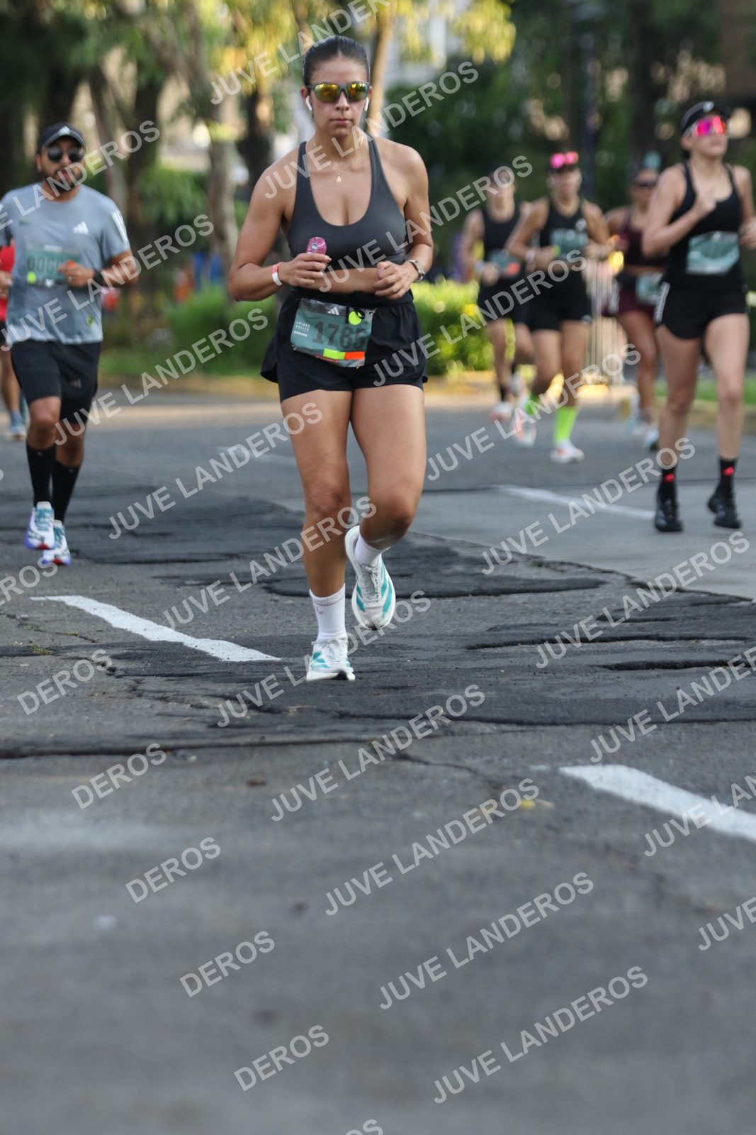 Foto de ADIDAS SPLITS GUADALAJARA 15K / 30K en Av. San Ignacio esquina Av. Ignacio L. Vallarta, Zapopan a las 07:29 · dorsal 1765