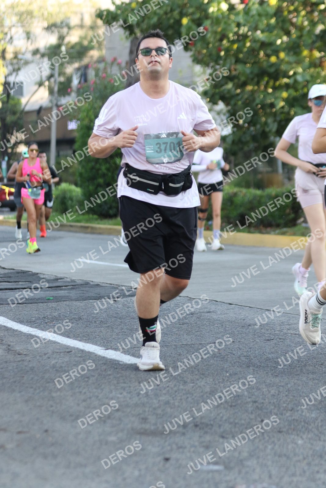 Foto de ADIDAS SPLITS GUADALAJARA 15K / 30K en Av. San Ignacio esquina Av. Ignacio L. Vallarta, Zapopan a las 07:46 · dorsal 3701