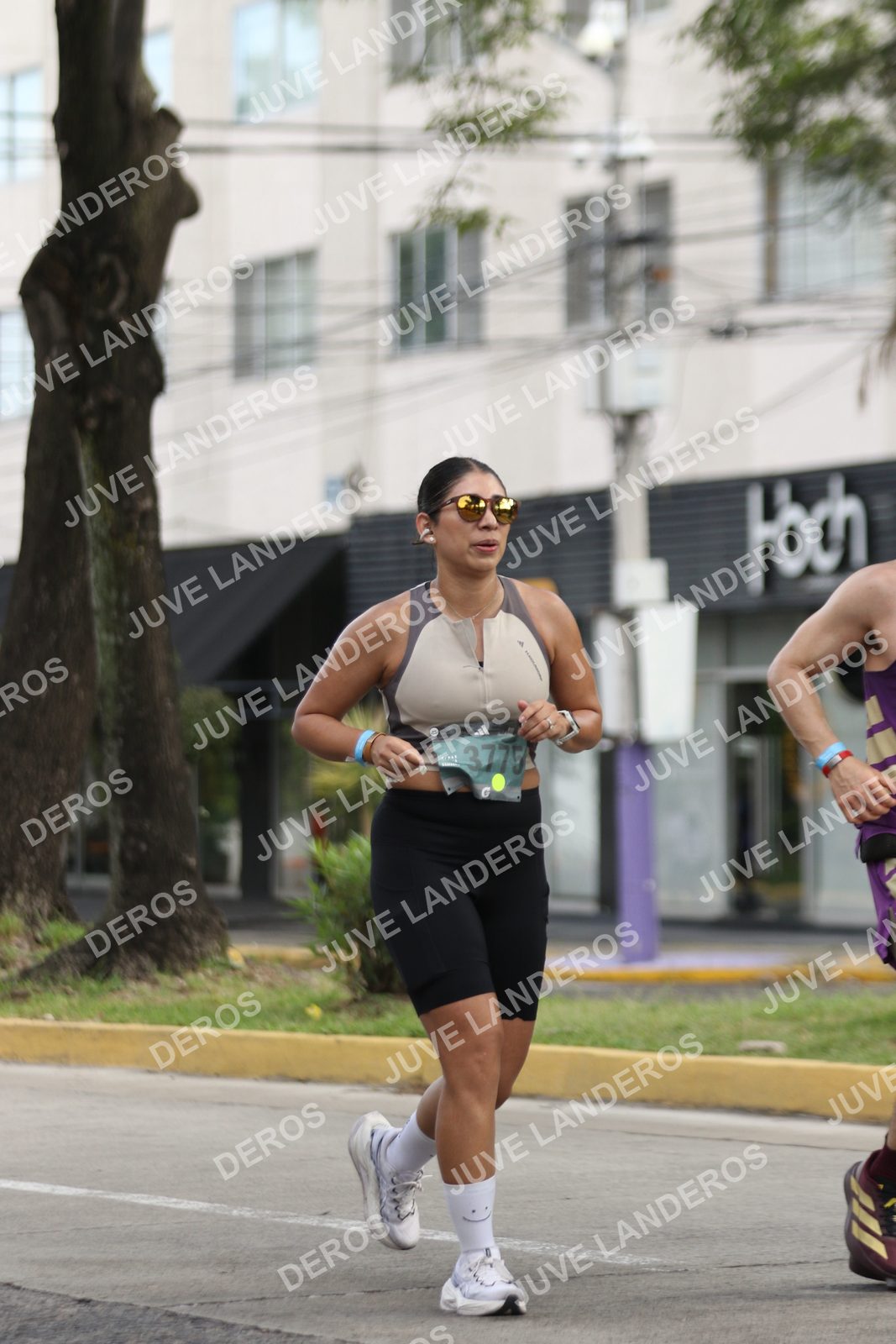 Foto de ADIDAS SPLITS GUADALAJARA 15K / 30K en Av. San Ignacio esquina Av. Ignacio L. Vallarta, Zapopan a las 09:07 · dorsal 3775