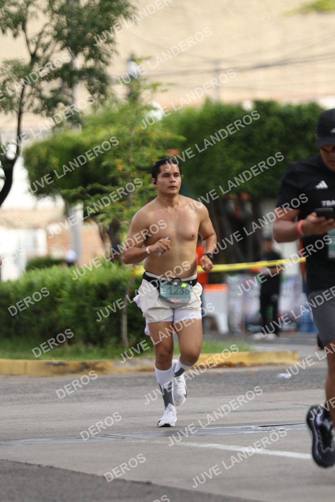 Foto de ADIDAS SPLITS GUADALAJARA 15K / 30K en Av. San Ignacio esquina Av. Ignacio L. Vallarta, Zapopan a las 09:02 · dorsal 1235