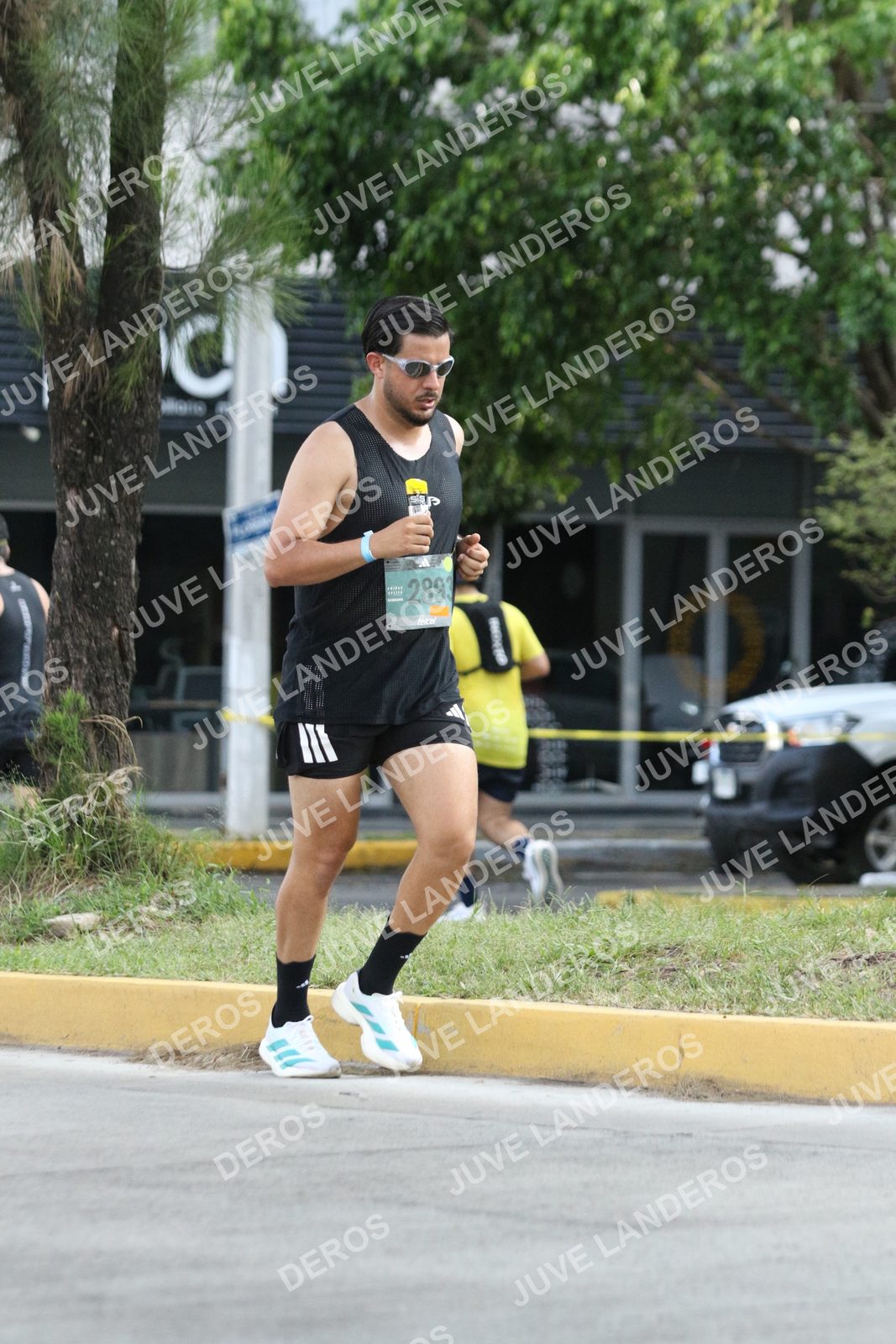 Foto de ADIDAS SPLITS GUADALAJARA 15K / 30K en Av. San Ignacio esquina Av. Ignacio L. Vallarta, Zapopan a las 08:42 · dorsal 2893