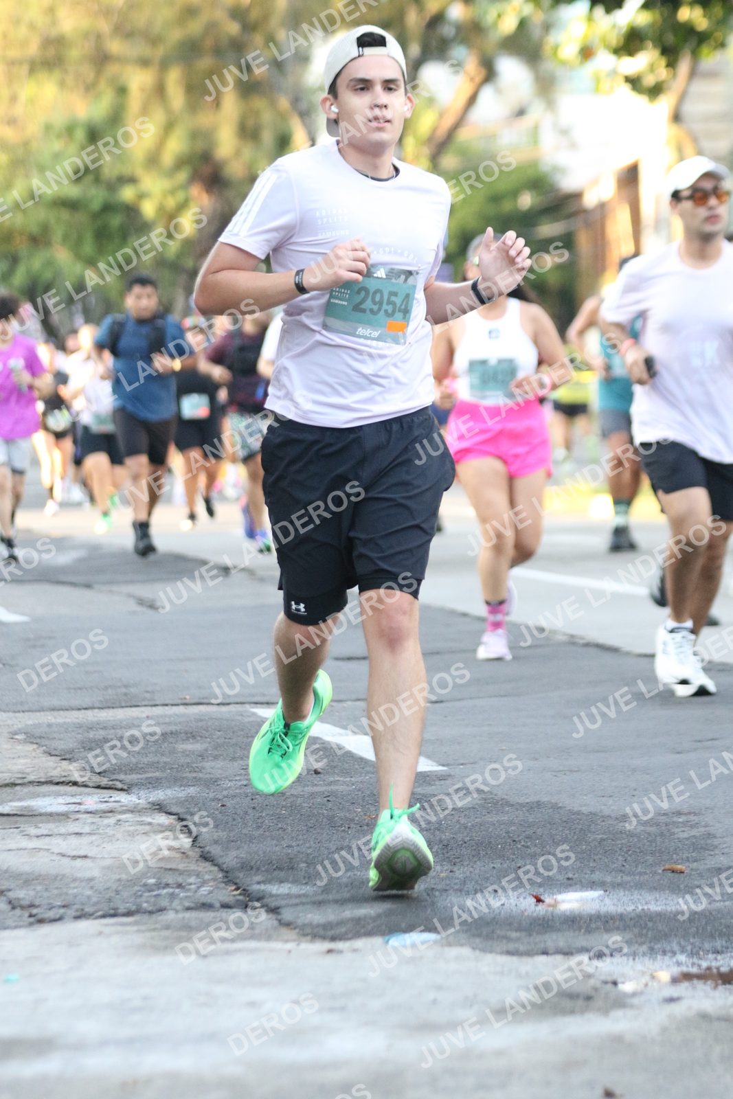 Foto de ADIDAS SPLITS GUADALAJARA 15K / 30K en Av. San Ignacio esquina Av. Ignacio L. Vallarta, Zapopan a las 07:16 · dorsal 2954