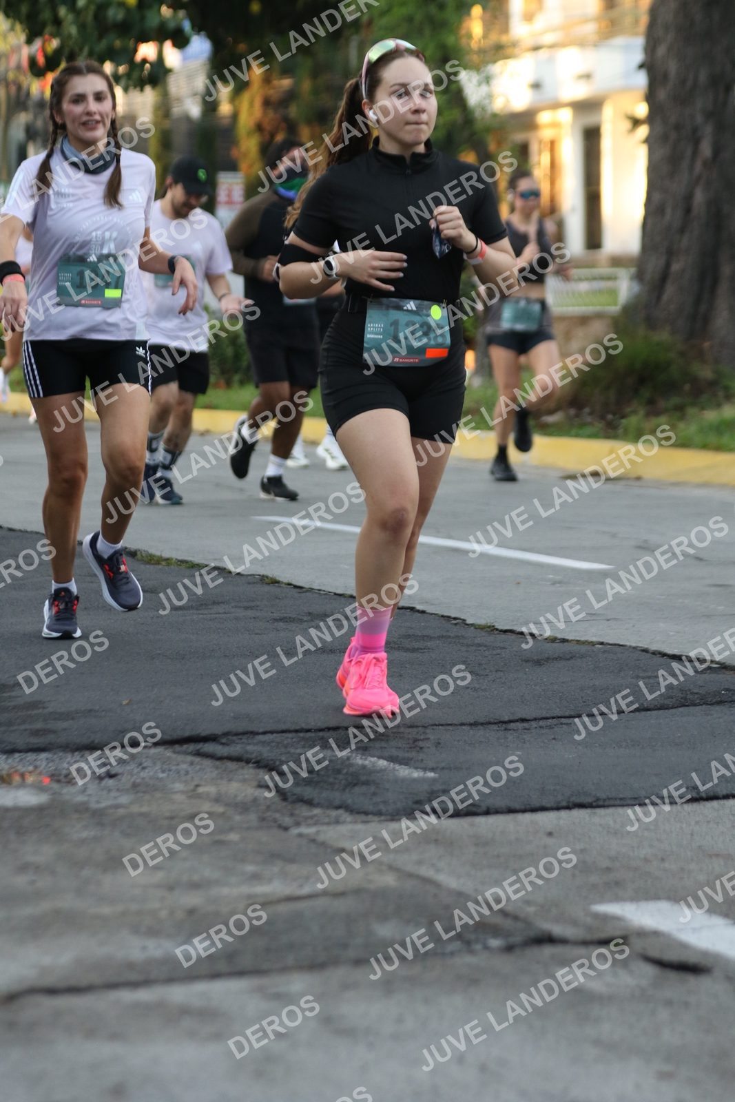 Foto de ADIDAS SPLITS GUADALAJARA 15K / 30K en Av. San Ignacio esquina Av. Ignacio L. Vallarta, Zapopan a las 07:11 · dorsal 1347, 1338, 30