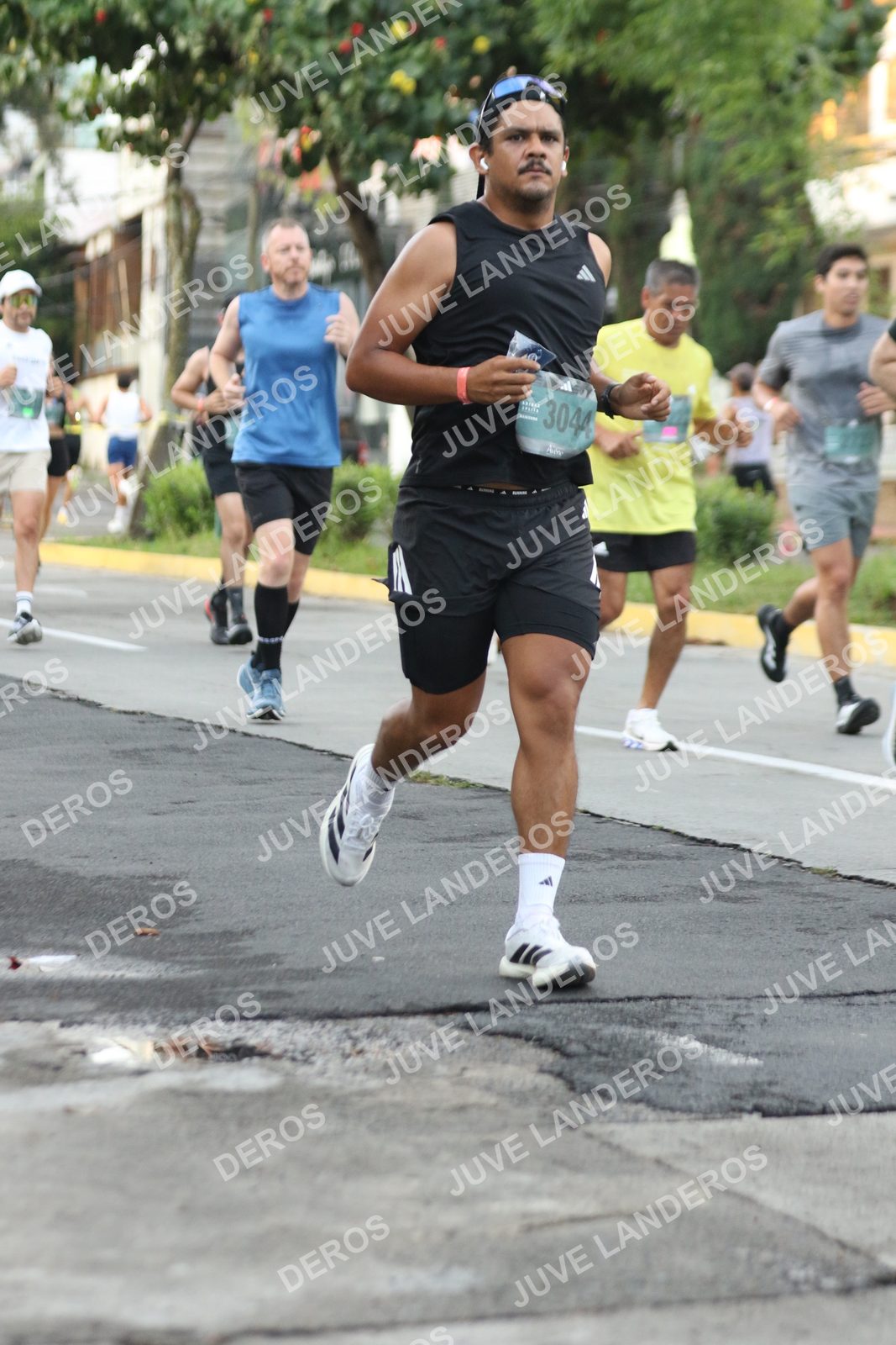 Foto de ADIDAS SPLITS GUADALAJARA 15K / 30K en Av. San Ignacio esquina Av. Ignacio L. Vallarta, Zapopan a las 07:04 · dorsal 3044