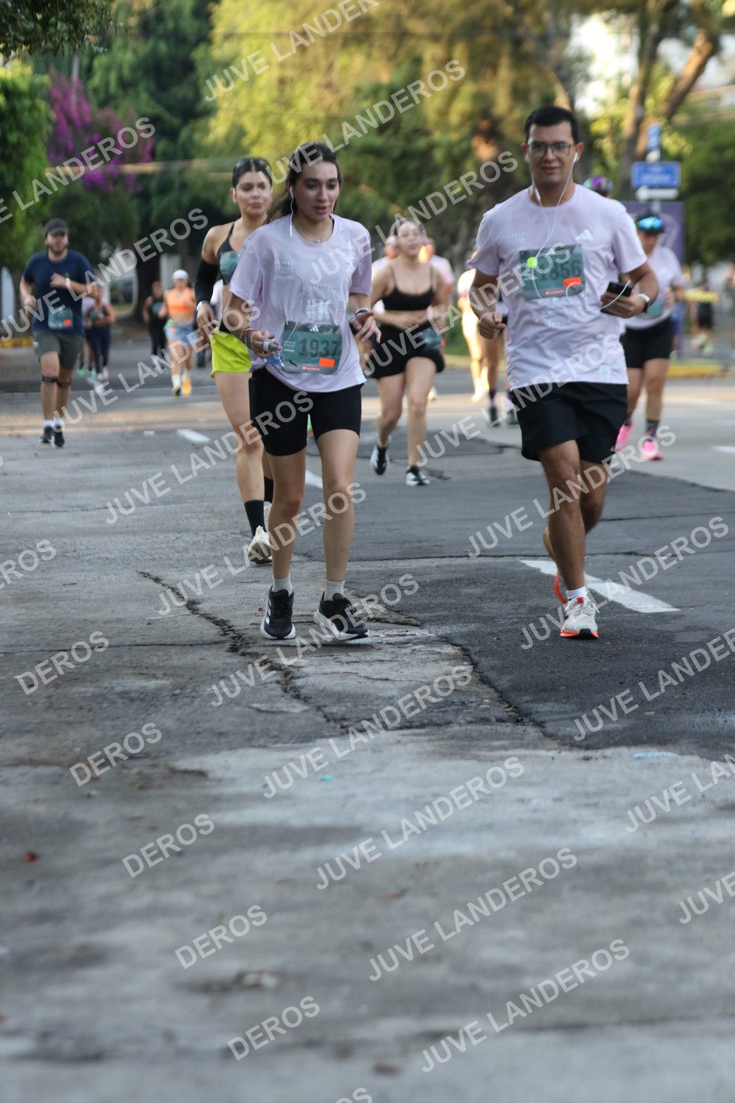 Foto de ADIDAS SPLITS GUADALAJARA 15K / 30K en Av. San Ignacio esquina Av. Ignacio L. Vallarta, Zapopan a las 07:19 · dorsal 1937, 1856