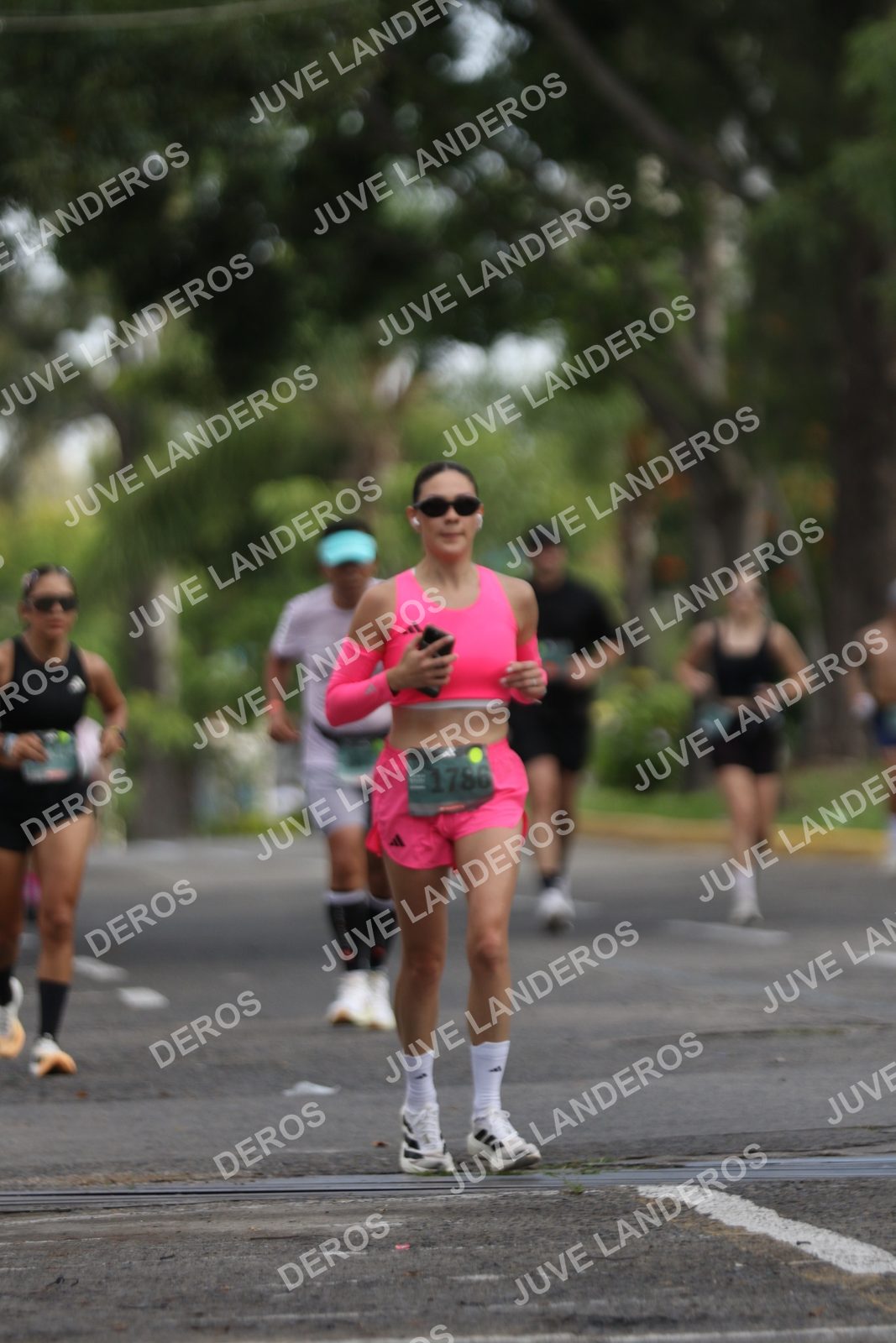 Foto de ADIDAS SPLITS GUADALAJARA 15K / 30K en Av. San Ignacio esquina Av. Ignacio L. Vallarta, Zapopan a las 09:04 · dorsal 1786