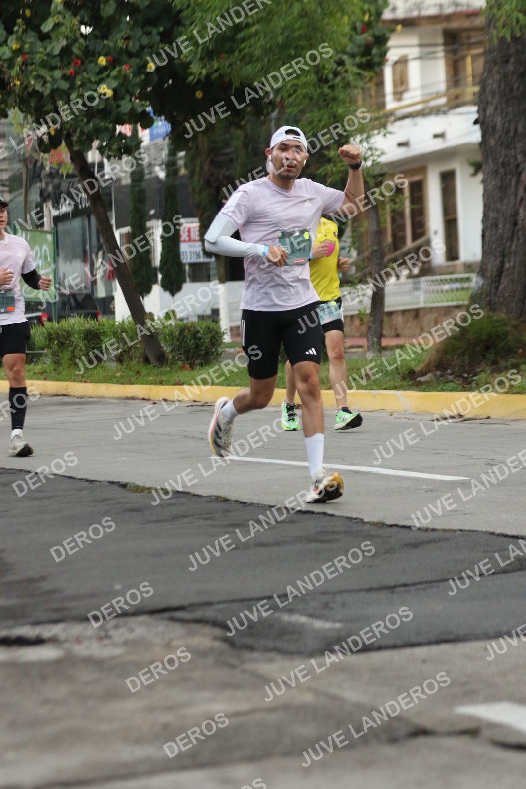 Foto de ADIDAS SPLITS GUADALAJARA 15K / 30K en Av. San Ignacio esquina Av. Ignacio L. Vallarta, Zapopan a las 06:55 · dorsal 147, 788, 1523