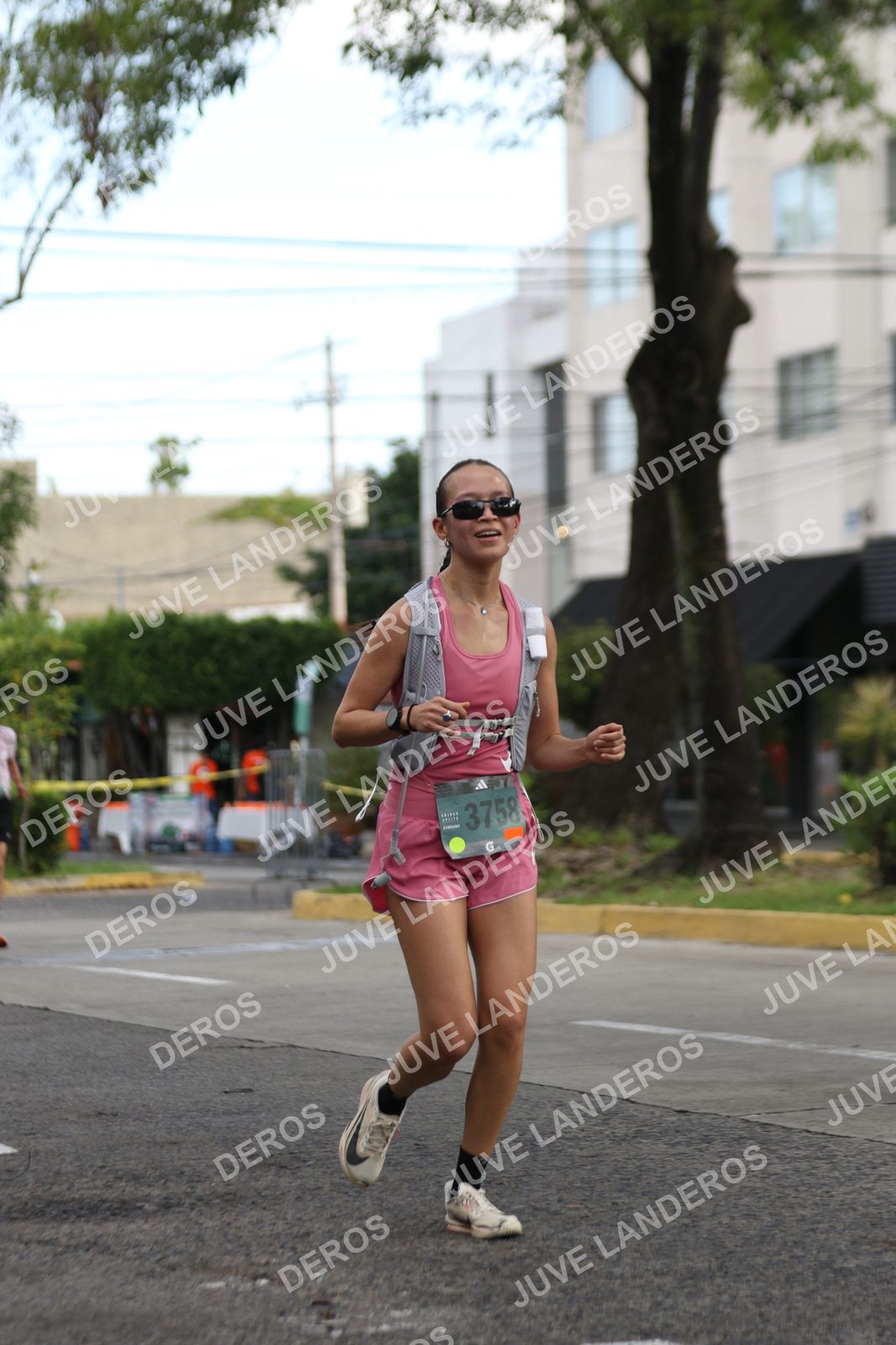 Foto de ADIDAS SPLITS GUADALAJARA 15K / 30K en Av. San Ignacio esquina Av. Ignacio L. Vallarta, Zapopan a las 09:05 · dorsal 3758