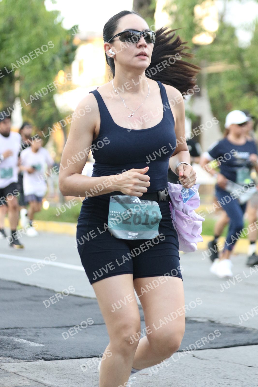 Foto de ADIDAS SPLITS GUADALAJARA 15K / 30K en Av. San Ignacio esquina Av. Ignacio L. Vallarta, Zapopan a las 07:16 · dorsal 2613