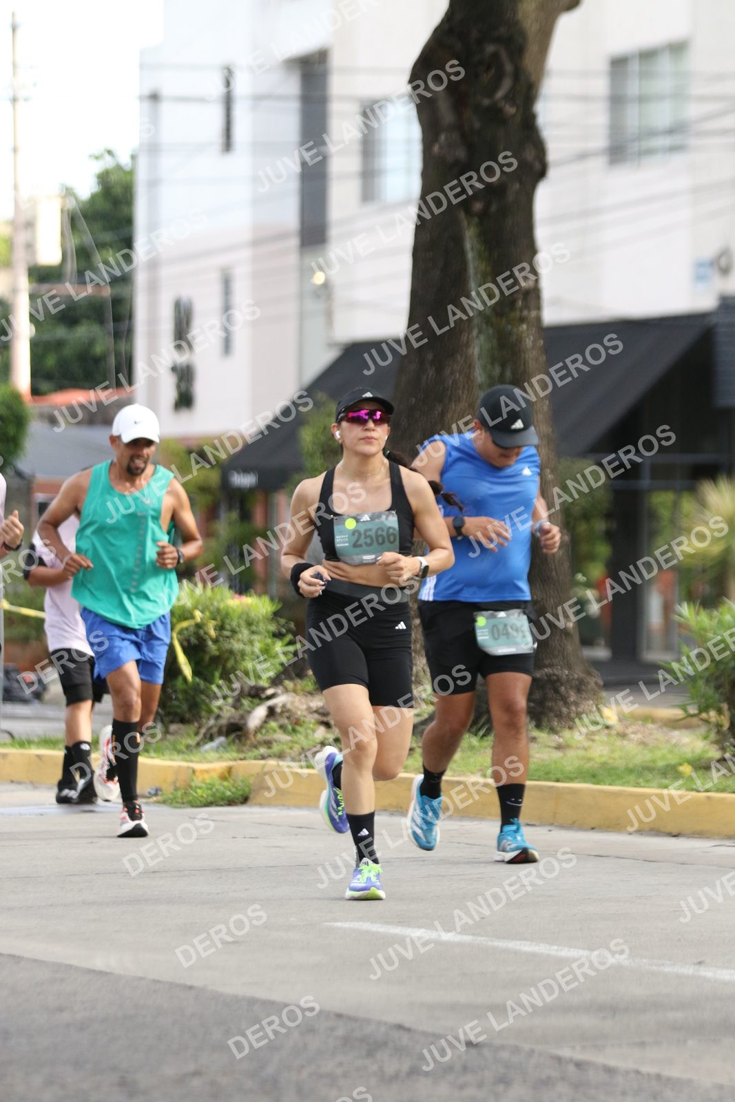 Foto de ADIDAS SPLITS GUADALAJARA 15K / 30K en Av. San Ignacio esquina Av. Ignacio L. Vallarta, Zapopan a las 09:02 · dorsal 2566