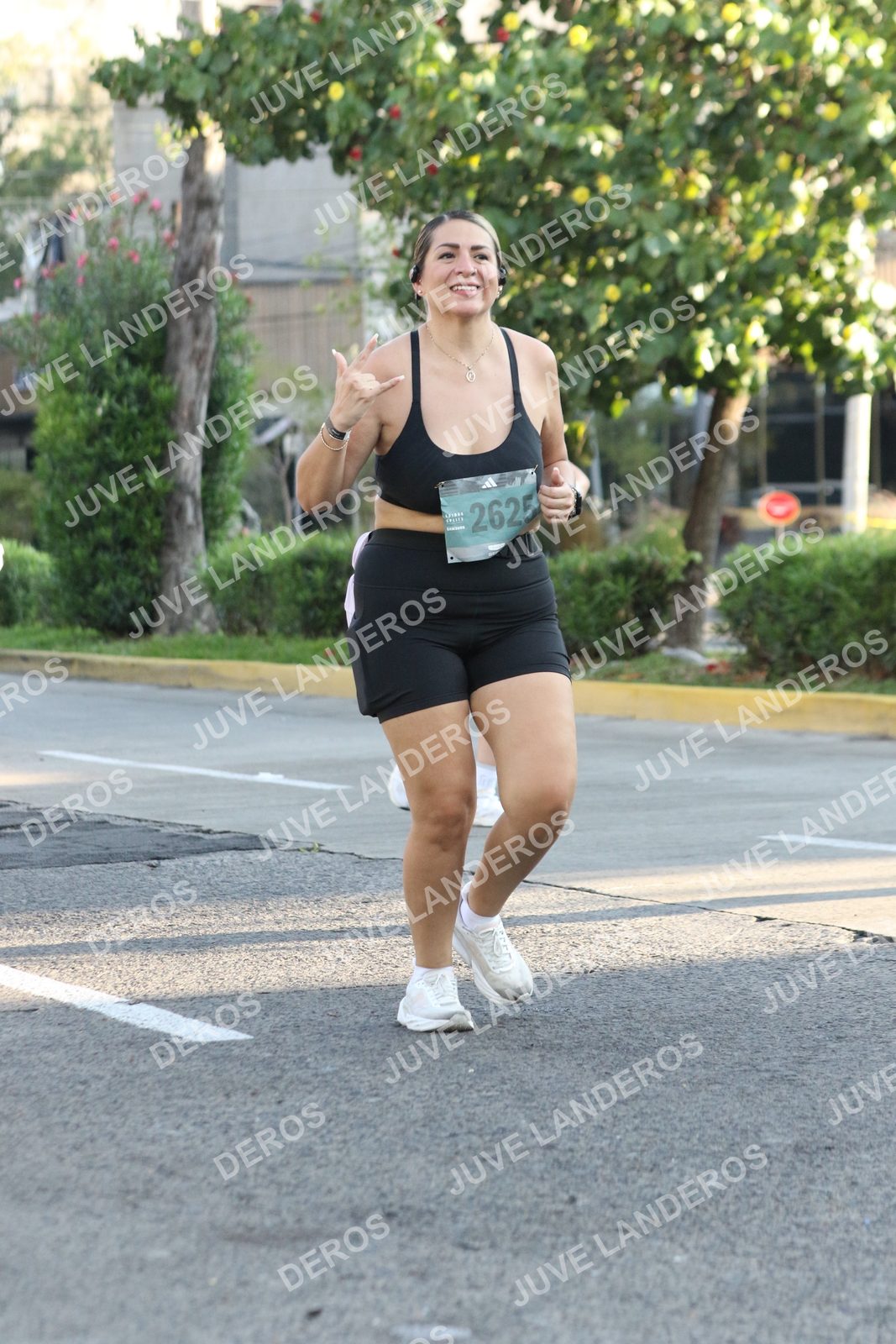 Foto de ADIDAS SPLITS GUADALAJARA 15K / 30K en Av. San Ignacio esquina Av. Ignacio L. Vallarta, Zapopan a las 07:55 · dorsal 2625