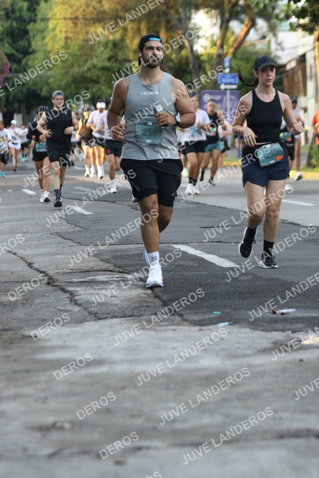 Foto de ADIDAS SPLITS GUADALAJARA 15K / 30K en Av. San Ignacio esquina Av. Ignacio L. Vallarta, Zapopan a las 07:11 · dorsal 2509, 2508