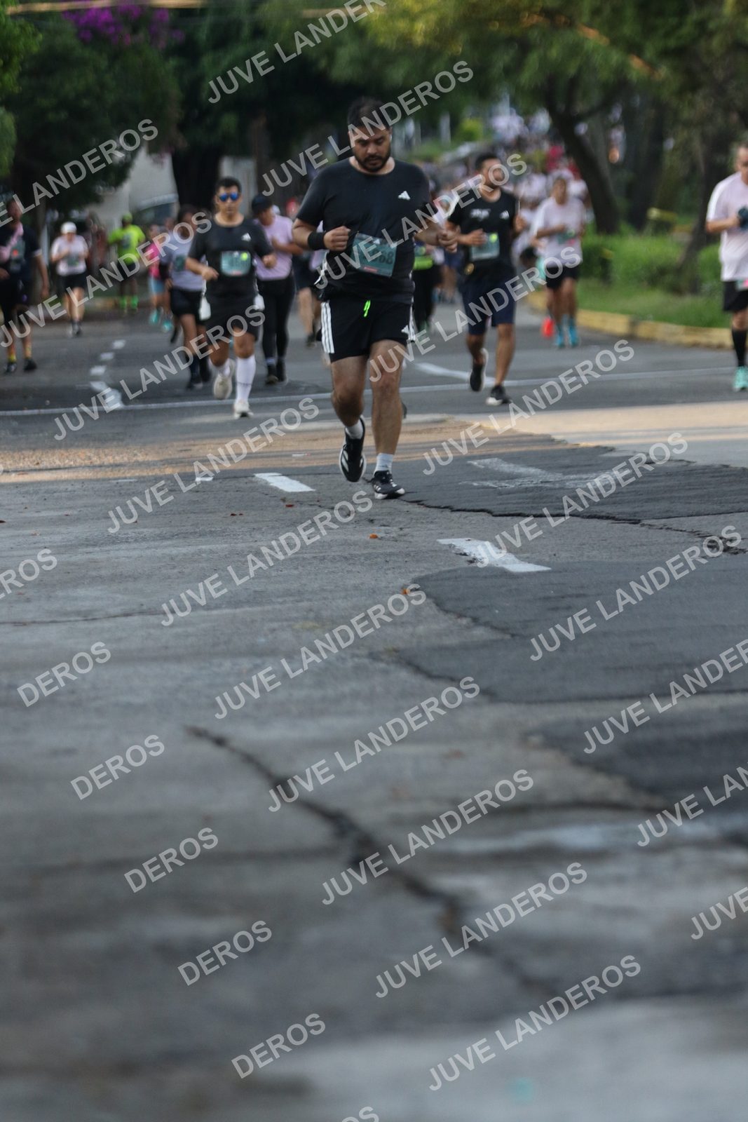 Foto de ADIDAS SPLITS GUADALAJARA 15K / 30K en Av. San Ignacio esquina Av. Ignacio L. Vallarta, Zapopan a las 07:17 · dorsal 1868