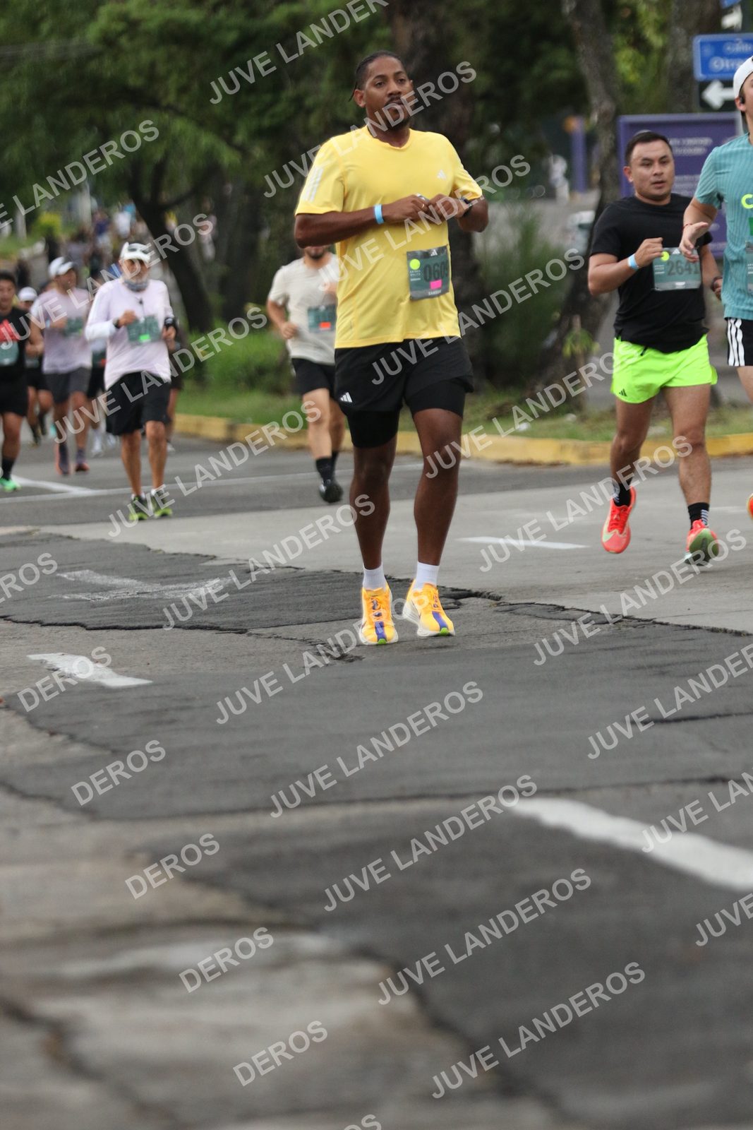 Foto de ADIDAS SPLITS GUADALAJARA 15K / 30K en Av. San Ignacio esquina Av. Ignacio L. Vallarta, Zapopan a las 06:56 · dorsal 2641
