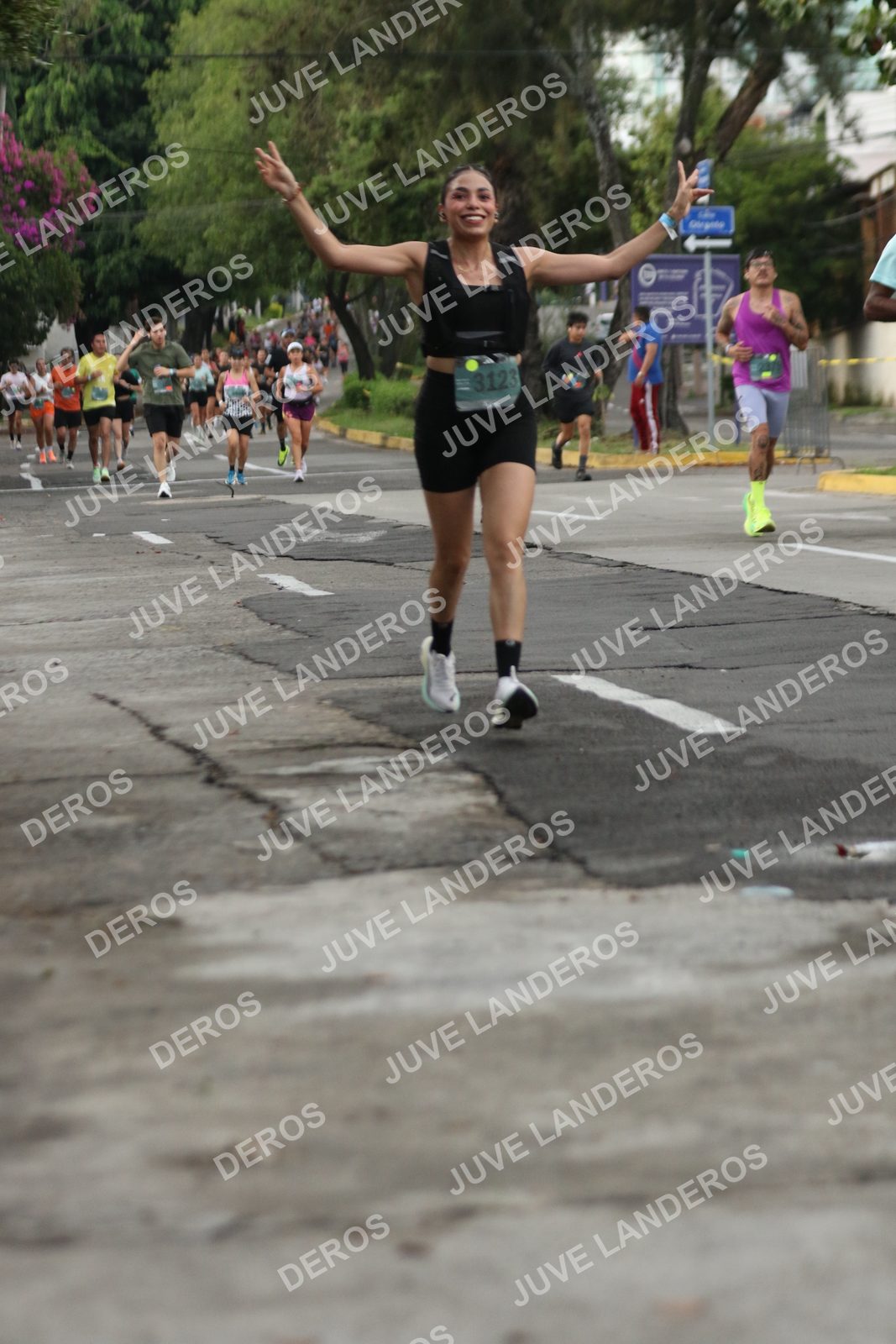 Foto de ADIDAS SPLITS GUADALAJARA 15K / 30K en Av. San Ignacio esquina Av. Ignacio L. Vallarta, Zapopan a las 06:58 · dorsal 3123