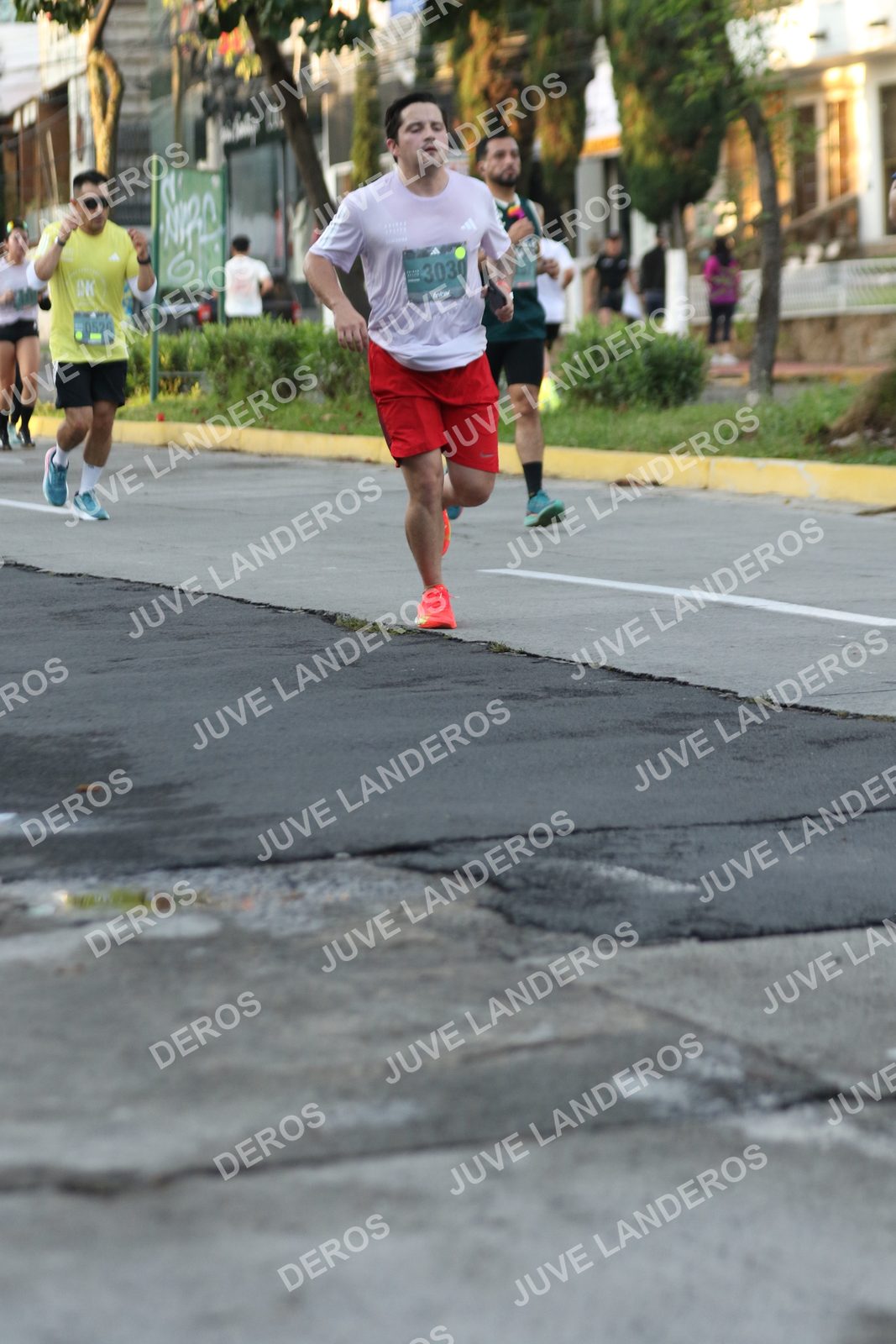 Foto de ADIDAS SPLITS GUADALAJARA 15K / 30K en Av. San Ignacio esquina Av. Ignacio L. Vallarta, Zapopan a las 07:12 · dorsal 3030