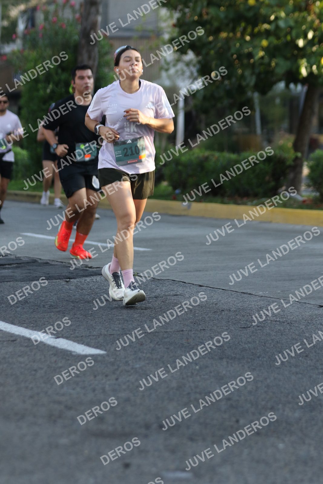 Foto de ADIDAS SPLITS GUADALAJARA 15K / 30K en Av. San Ignacio esquina Av. Ignacio L. Vallarta, Zapopan a las 07:46 · dorsal 15, 210