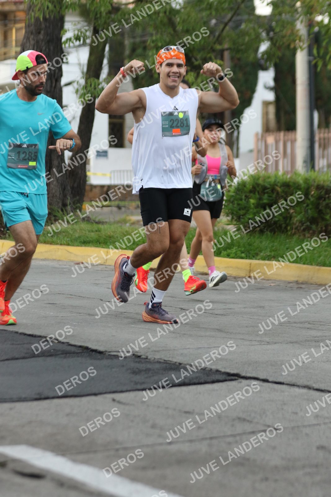 Foto de ADIDAS SPLITS GUADALAJARA 15K / 30K en Av. San Ignacio esquina Av. Ignacio L. Vallarta, Zapopan a las 07:02 · dorsal 2281, 1285