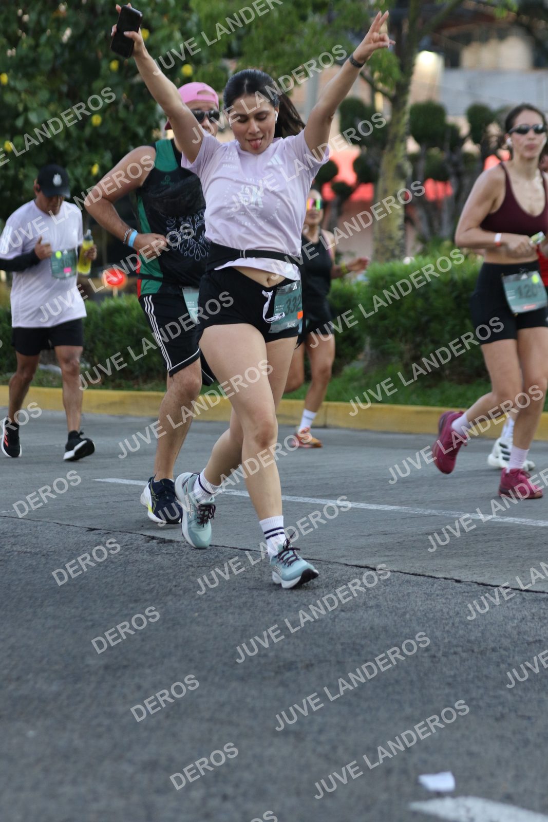 Foto de ADIDAS SPLITS GUADALAJARA 15K / 30K en Av. San Ignacio esquina Av. Ignacio L. Vallarta, Zapopan a las 07:36 · dorsal 332, 15, 120