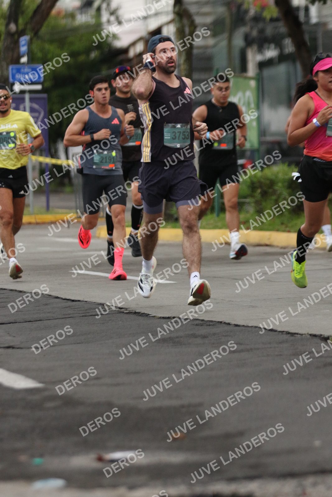 Foto de ADIDAS SPLITS GUADALAJARA 15K / 30K en Av. San Ignacio esquina Av. Ignacio L. Vallarta, Zapopan a las 06:51 · dorsal 3753, 2191, 689
