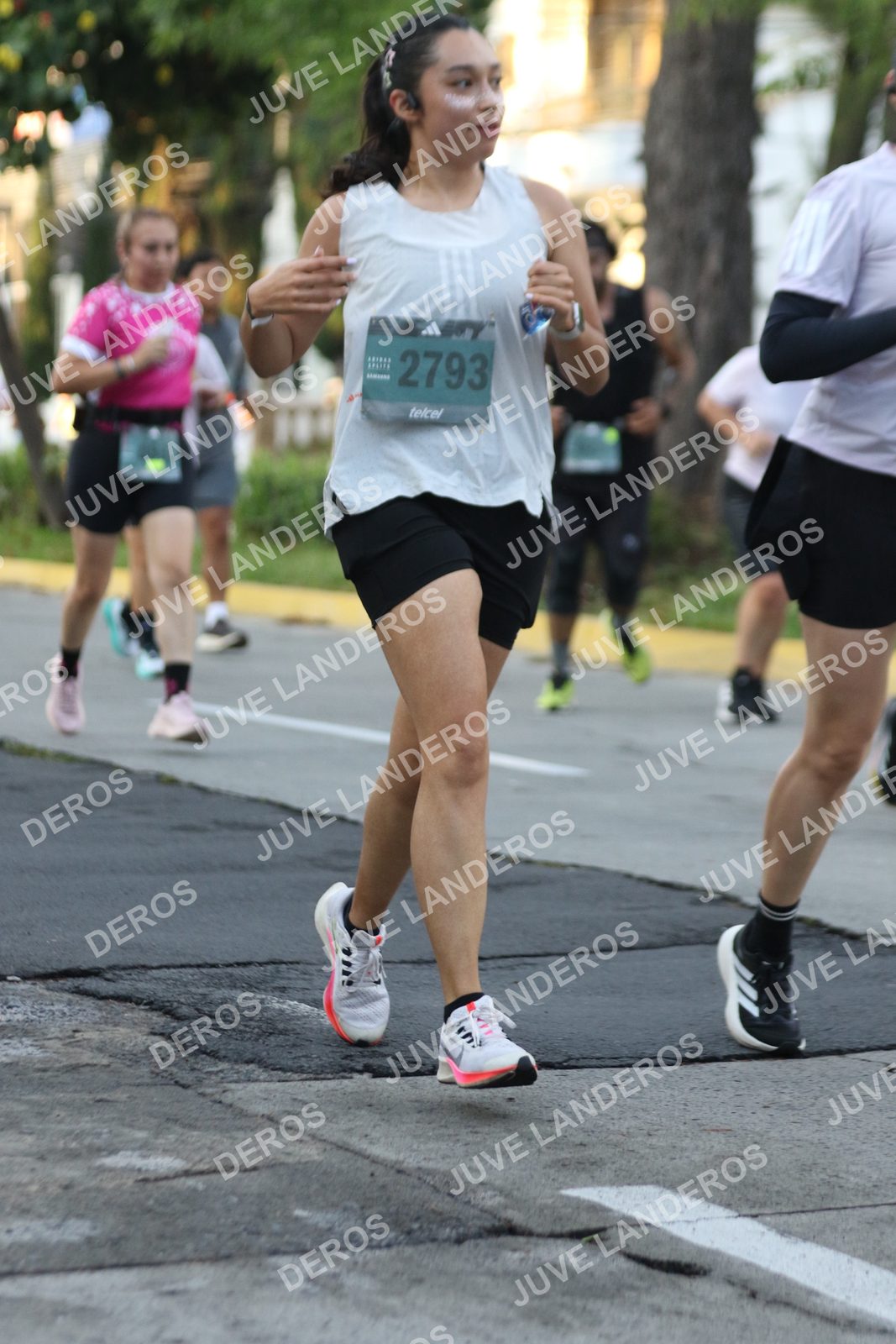 Foto de ADIDAS SPLITS GUADALAJARA 15K / 30K en Av. San Ignacio esquina Av. Ignacio L. Vallarta, Zapopan a las 07:16 · dorsal 2793