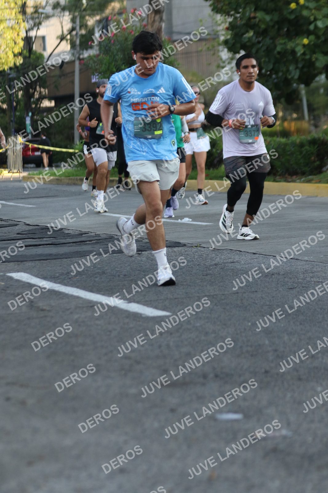 Foto de ADIDAS SPLITS GUADALAJARA 15K / 30K en Av. San Ignacio esquina Av. Ignacio L. Vallarta, Zapopan a las 07:31 · dorsal 3392, 3372