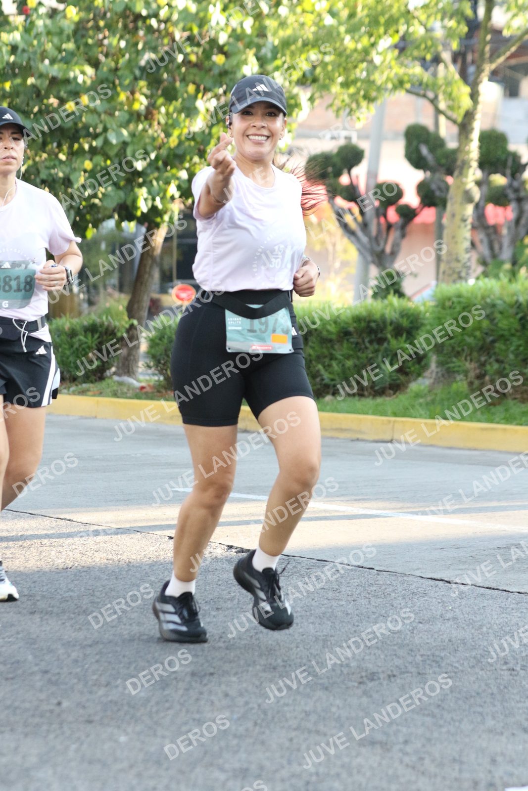 Foto de ADIDAS SPLITS GUADALAJARA 15K / 30K en Av. San Ignacio esquina Av. Ignacio L. Vallarta, Zapopan a las 07:55 · dorsal 818, 30, 15