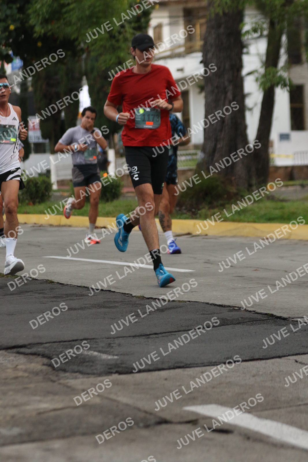 Foto de ADIDAS SPLITS GUADALAJARA 15K / 30K en Av. San Ignacio esquina Av. Ignacio L. Vallarta, Zapopan a las 06:51 · dorsal 1173, 1277