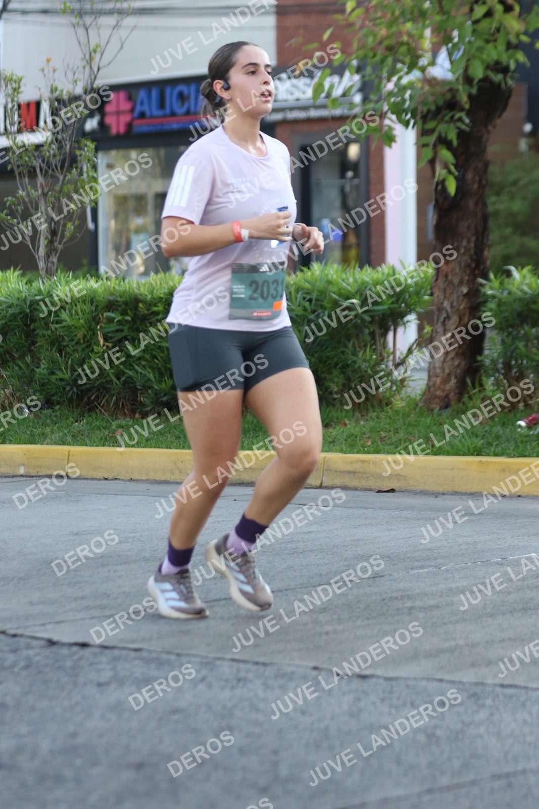 Foto de ADIDAS SPLITS GUADALAJARA 15K / 30K en Av. San Ignacio esquina Av. Ignacio L. Vallarta, Zapopan a las 07:45 · dorsal 2031