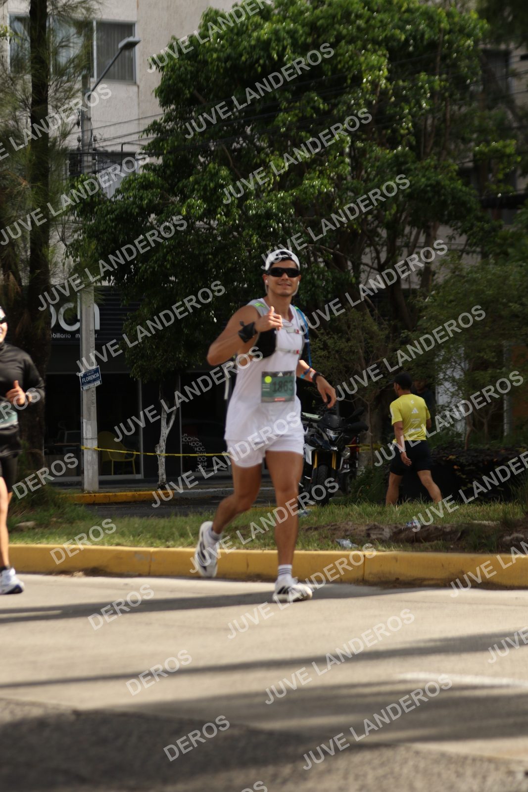 Foto de ADIDAS SPLITS GUADALAJARA 15K / 30K en Av. San Ignacio esquina Av. Ignacio L. Vallarta, Zapopan a las 09:07 · dorsal 1863
