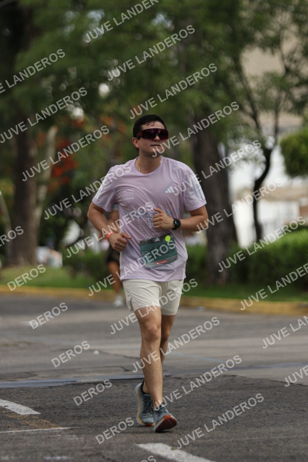 Foto de ADIDAS SPLITS GUADALAJARA 15K / 30K en Av. San Ignacio esquina Av. Ignacio L. Vallarta, Zapopan a las 09:10 · dorsal 1215