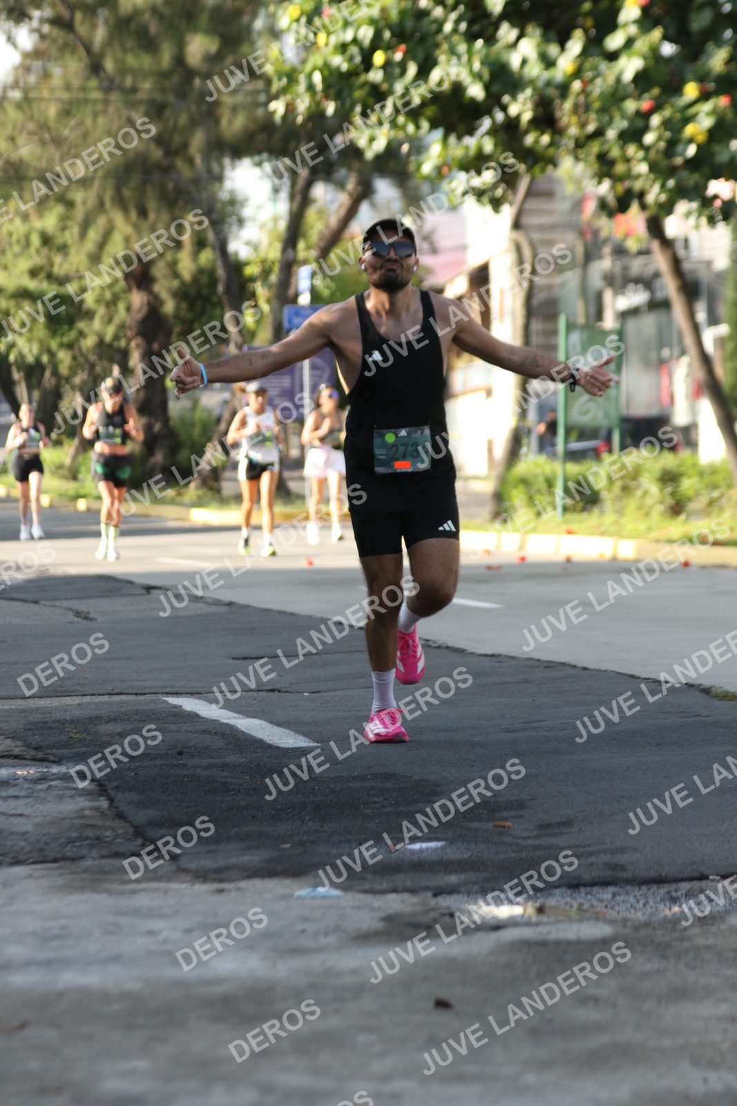 Foto de ADIDAS SPLITS GUADALAJARA 15K / 30K en Av. San Ignacio esquina Av. Ignacio L. Vallarta, Zapopan a las 08:27 · dorsal 2734