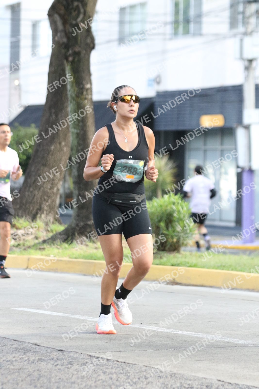 Foto de ADIDAS SPLITS GUADALAJARA 15K / 30K en Av. San Ignacio esquina Av. Ignacio L. Vallarta, Zapopan a las 08:47 · dorsal 2883