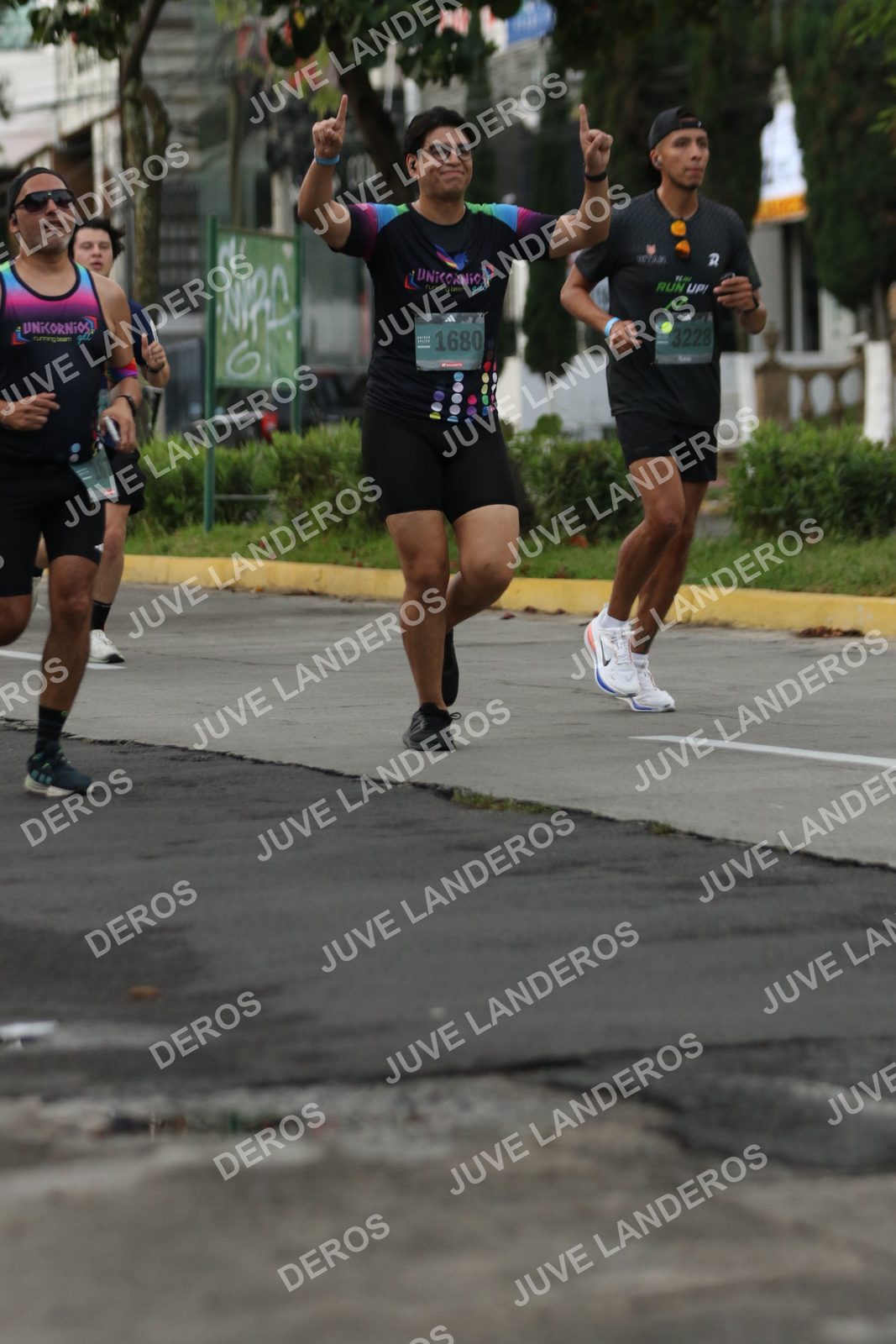 Foto de ADIDAS SPLITS GUADALAJARA 15K / 30K en Av. San Ignacio esquina Av. Ignacio L. Vallarta, Zapopan a las 06:58 · dorsal 3228, 1680