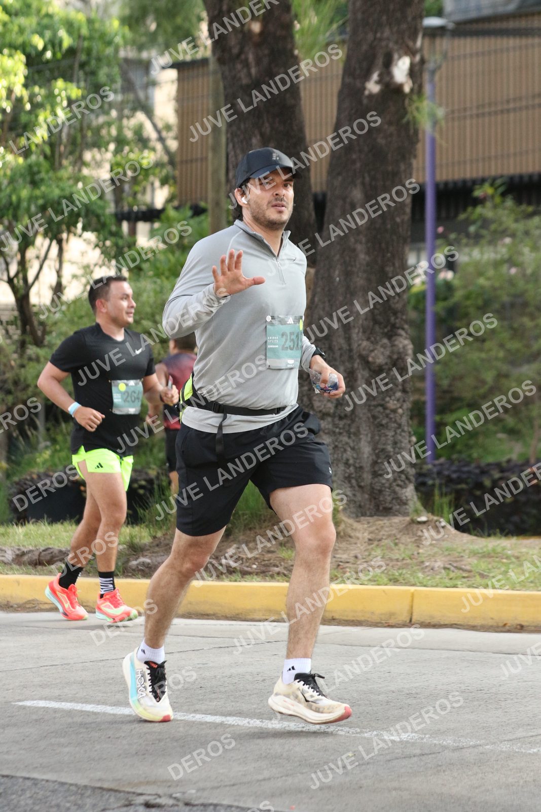 Foto de ADIDAS SPLITS GUADALAJARA 15K / 30K en Av. San Ignacio esquina Av. Ignacio L. Vallarta, Zapopan a las 08:38 · dorsal 264, 251