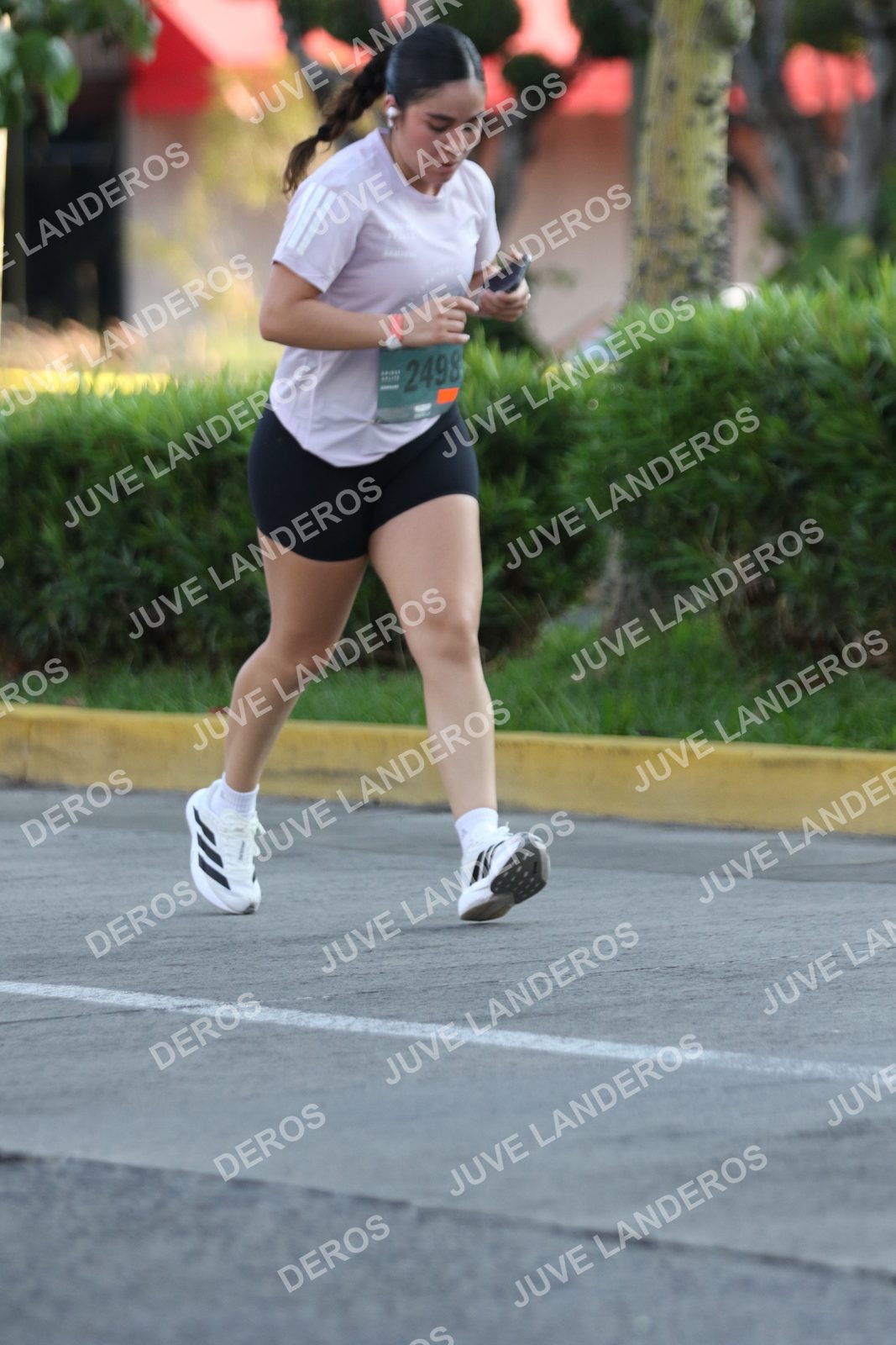 Foto de ADIDAS SPLITS GUADALAJARA 15K / 30K en Av. San Ignacio esquina Av. Ignacio L. Vallarta, Zapopan a las 07:46 · dorsal 2498